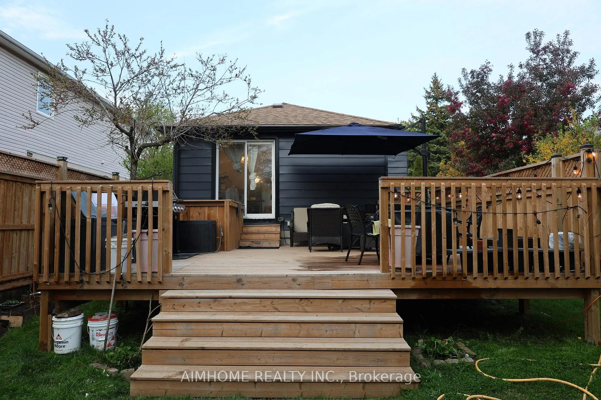 Photo 11 of 136 Presley Avenue W, Scarborough, Clairlea-Birchmount — HOMEH