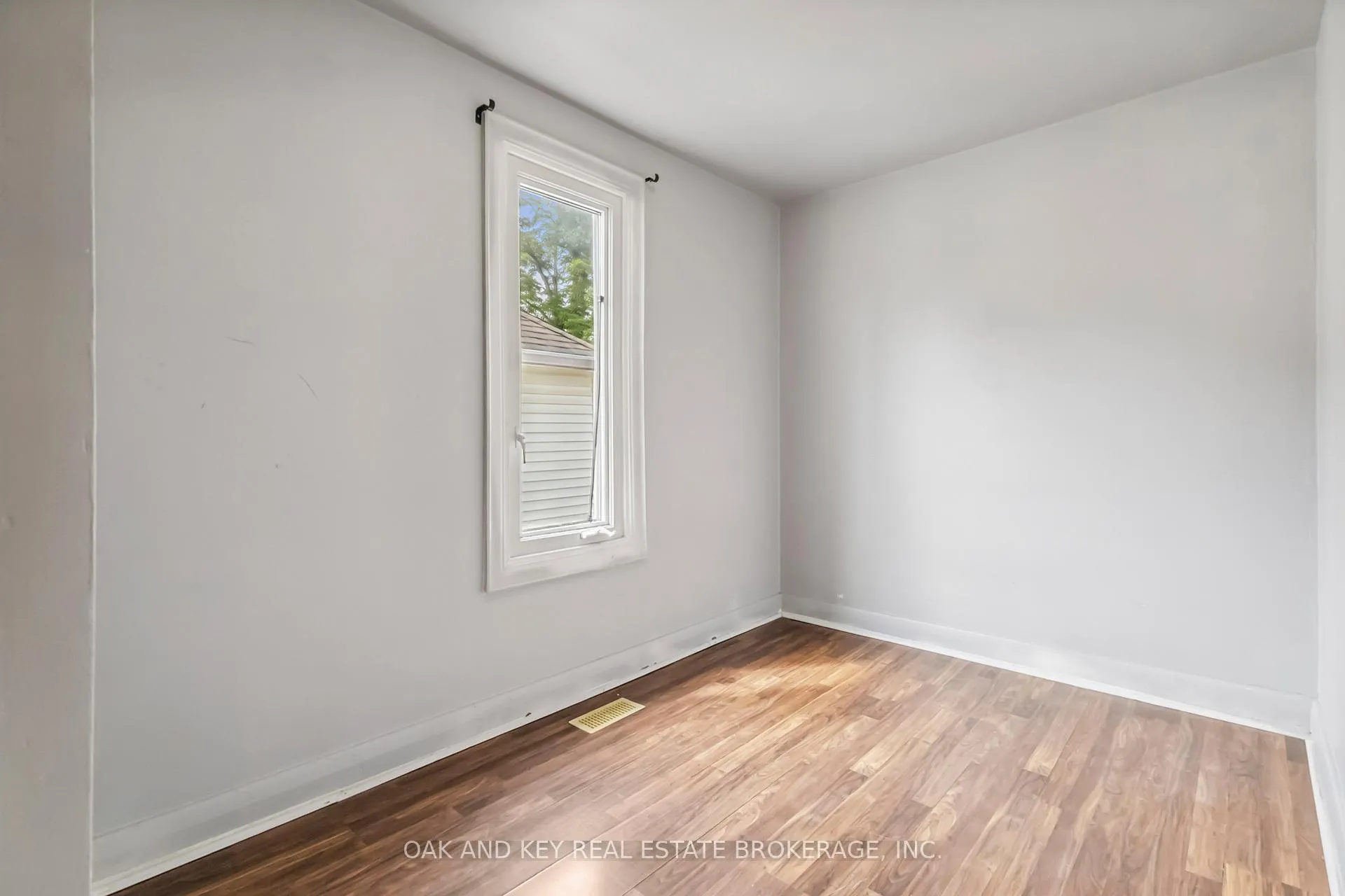 Photo 13 of 487 Burbrook Place, London, East G — HOMEH