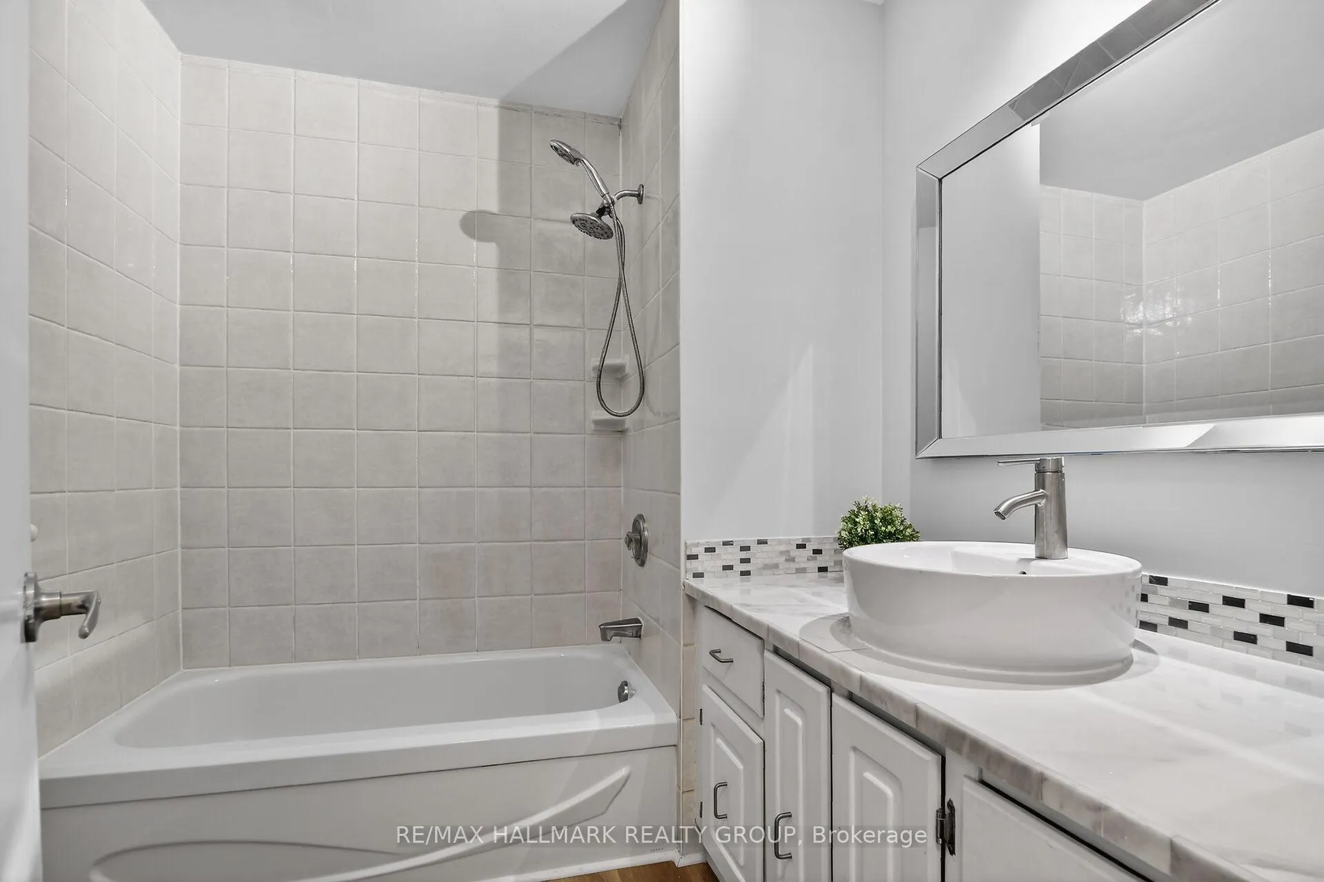 Photo 18 of 2 Birdstone Avenue, Ottawa, Stittsville (Central) — HOMEH