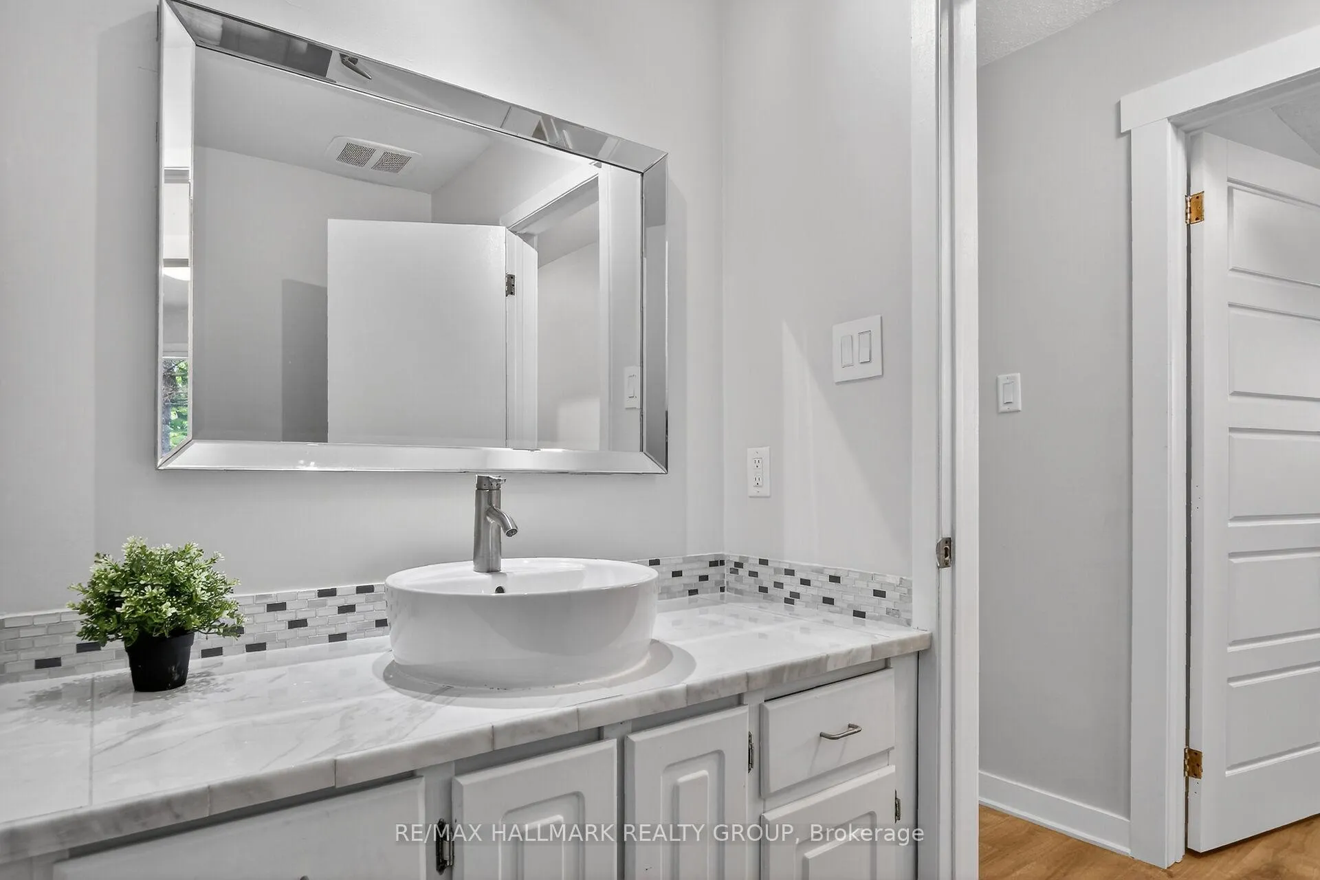 Photo 19 of 2 Birdstone Avenue, Ottawa, Stittsville (Central) — HOMEH