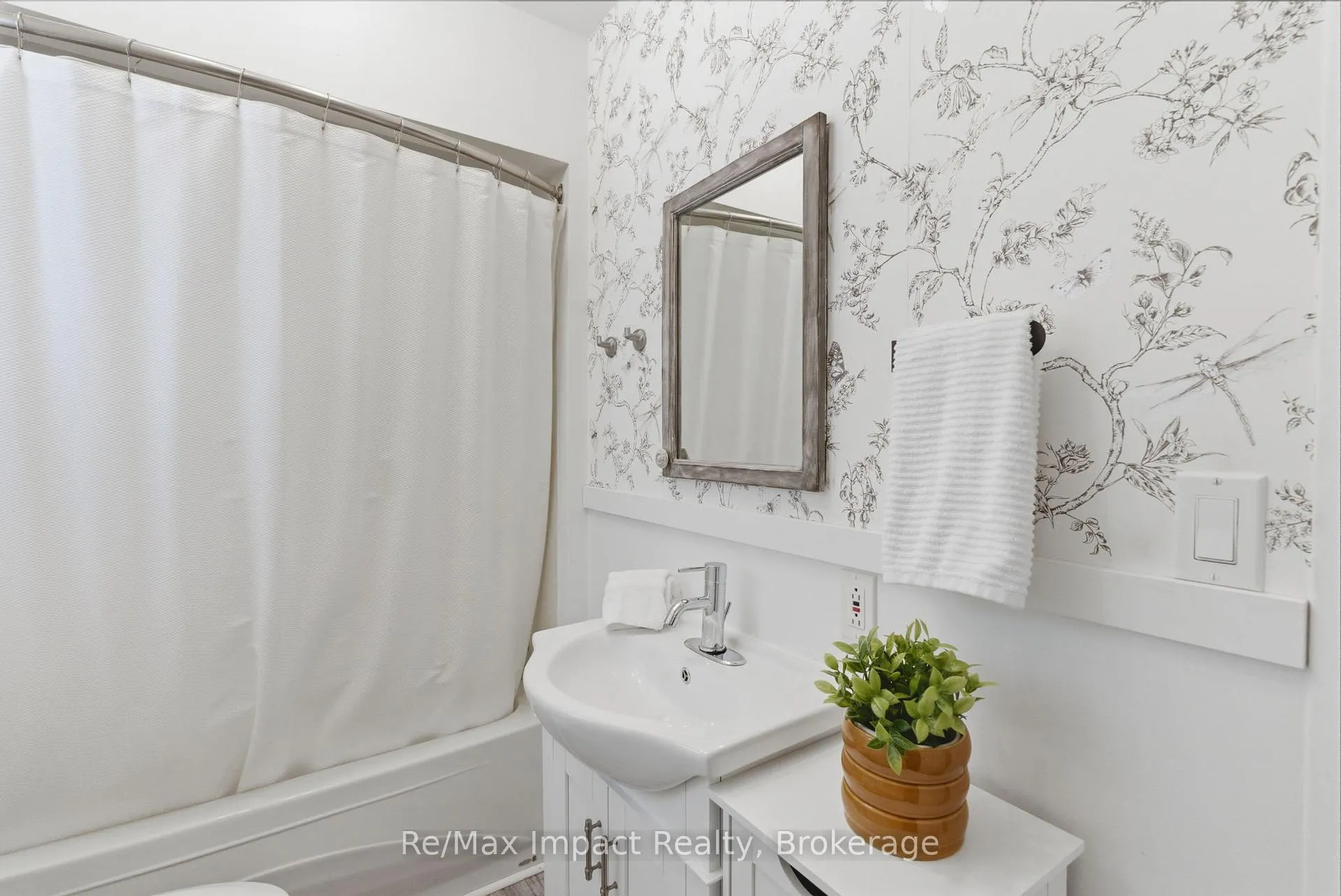 Photo 25 of 239 Verdun Road, Oshawa, Central — HOMEH