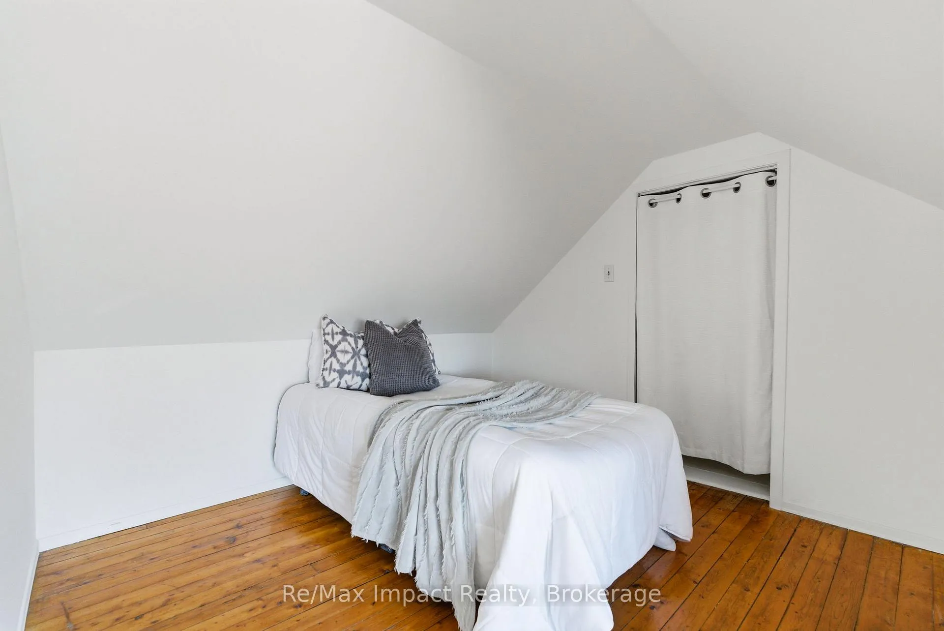 Photo 31 of 239 Verdun Road, Oshawa, Central — HOMEH