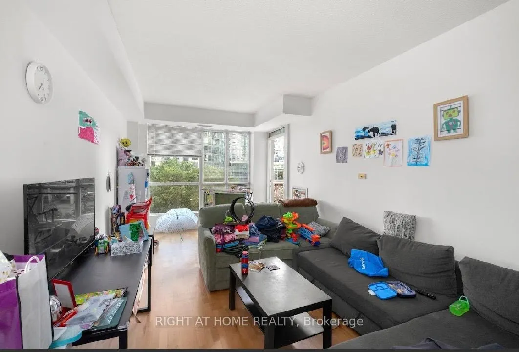 Photo 4 of 628 Fleet Street, Toronto, Niagara — HOMEH