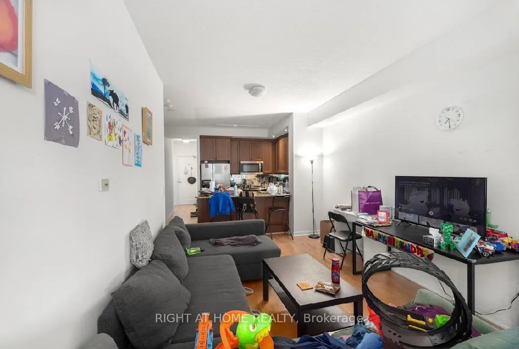 Photo 6 of 628 Fleet Street, Toronto, Niagara — HOMEH