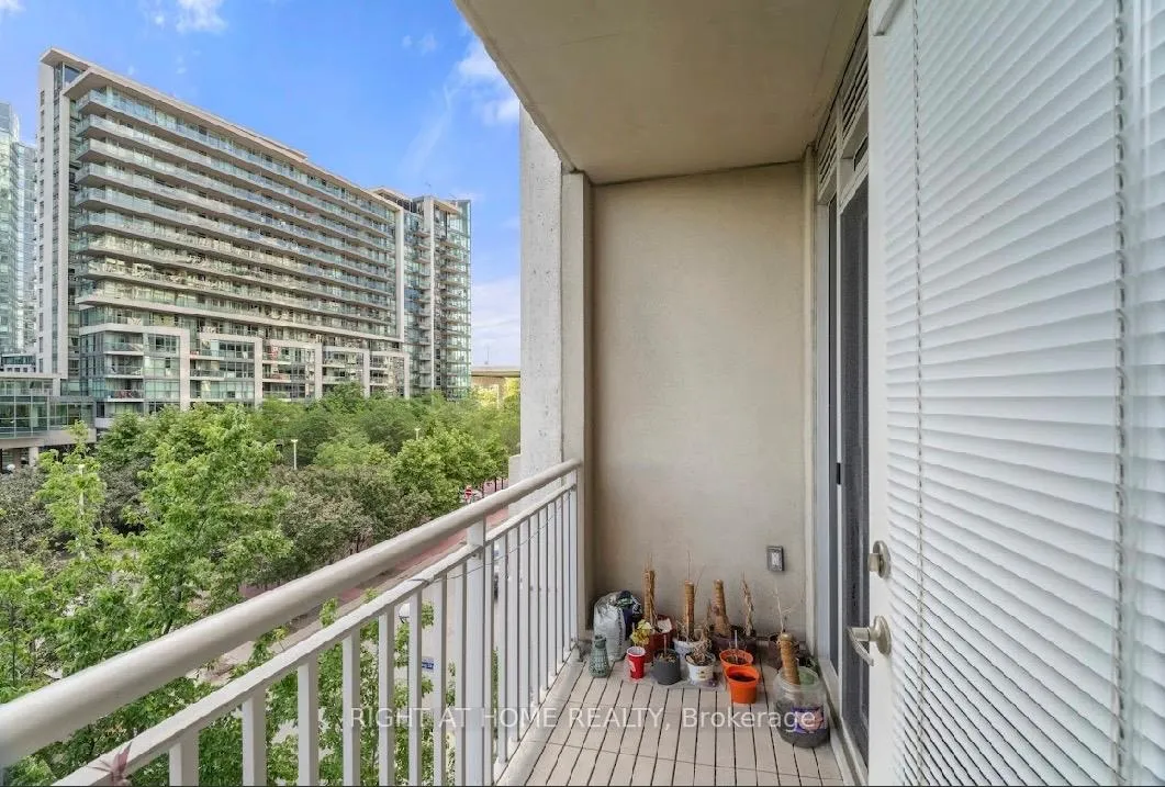 Photo 10 of 628 Fleet Street, Toronto, Niagara — HOMEH