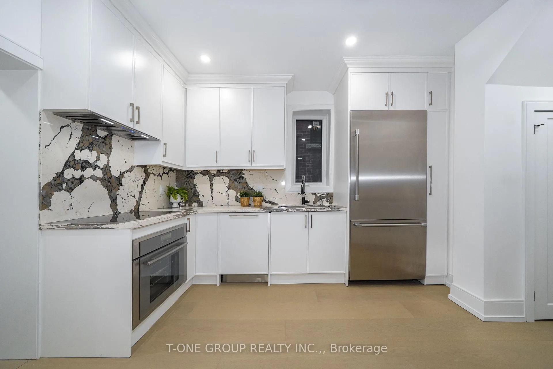 Photo 5 of 177 Glendale Avenue, Toronto, High Park-Swansea — HOMEH