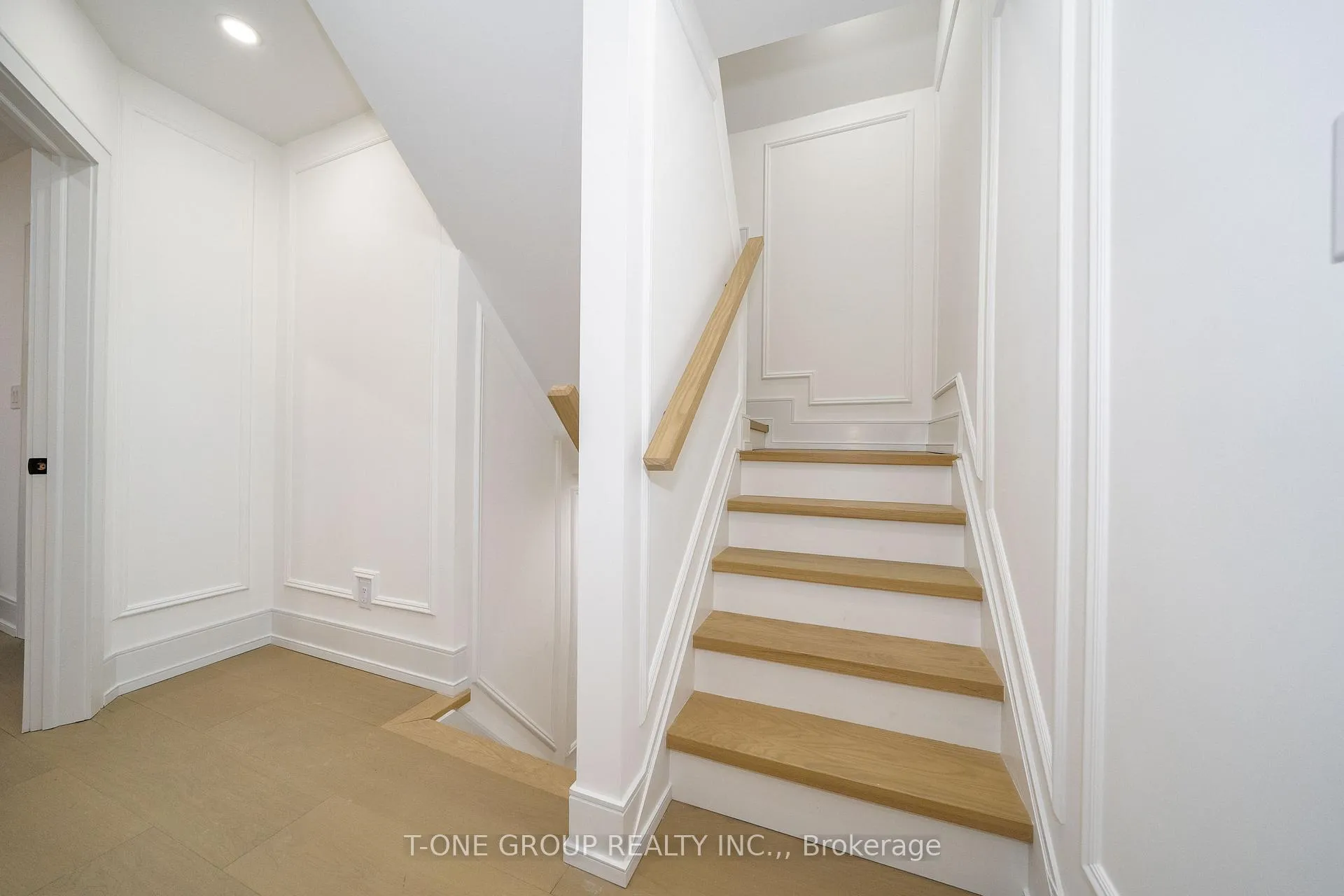 Photo 11 of 177 Glendale Avenue, Toronto, High Park-Swansea — HOMEH