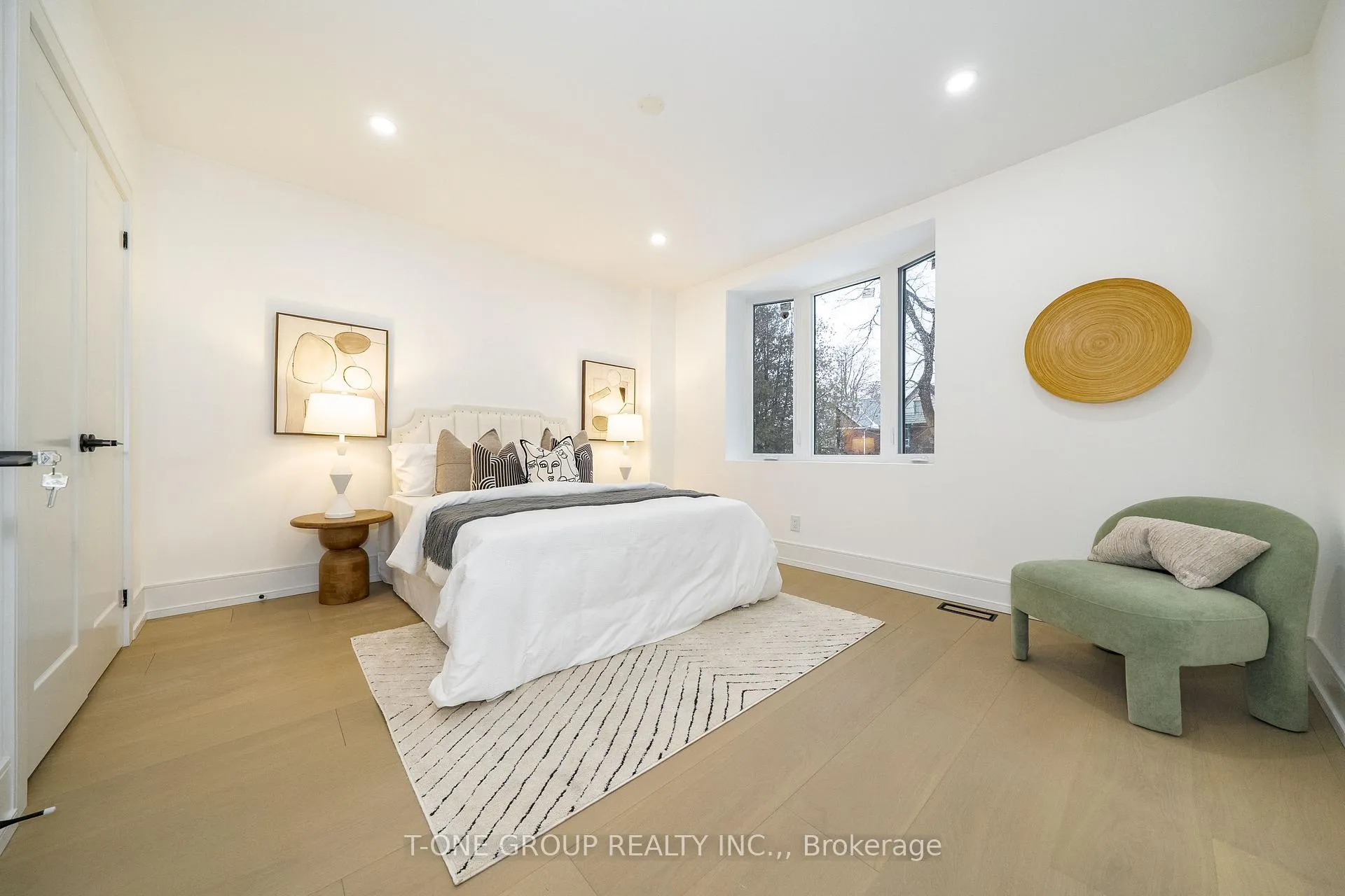 Photo 12 of 177 Glendale Avenue, Toronto, High Park-Swansea — HOMEH