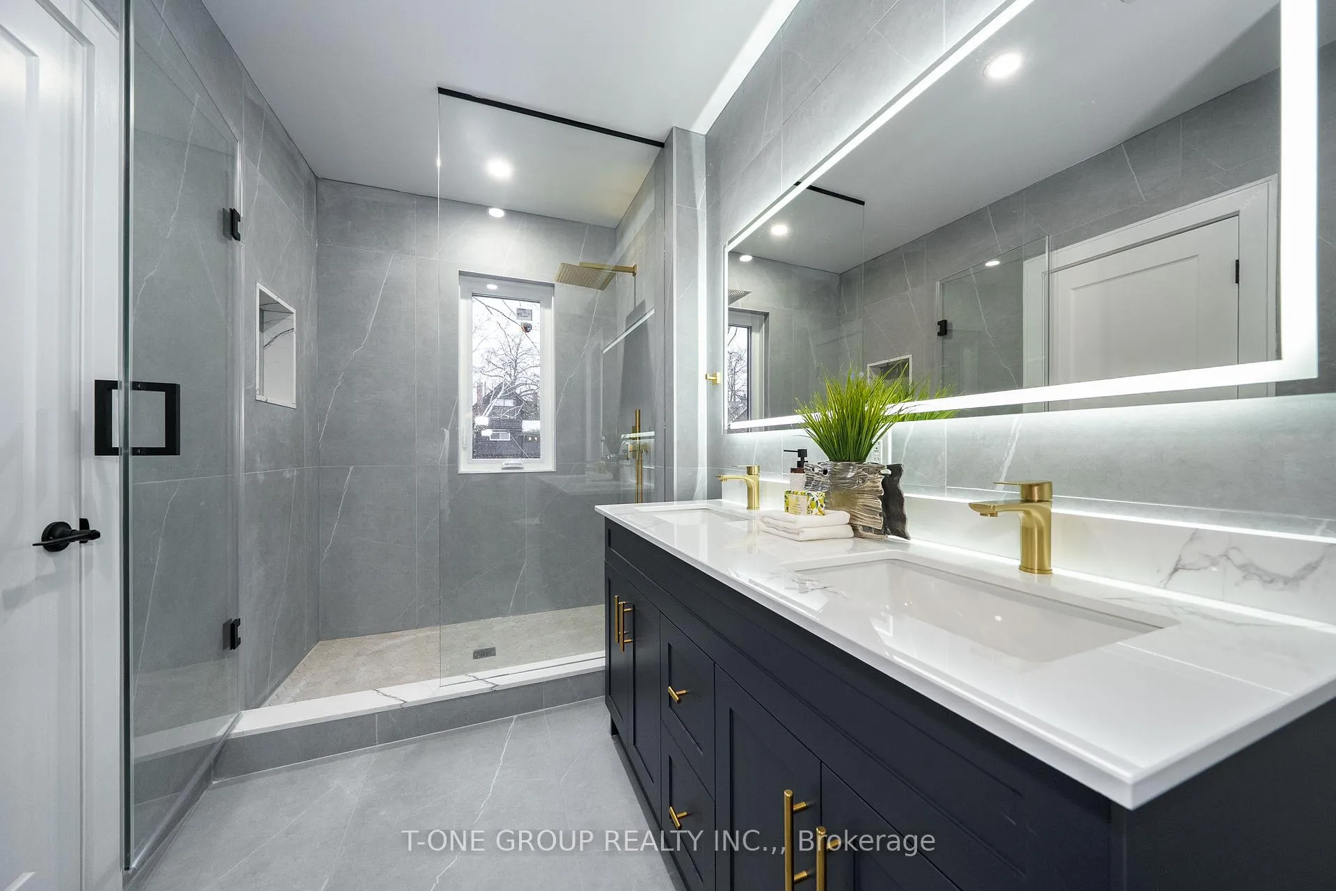 Photo 13 of 177 Glendale Avenue, Toronto, High Park-Swansea — HOMEH