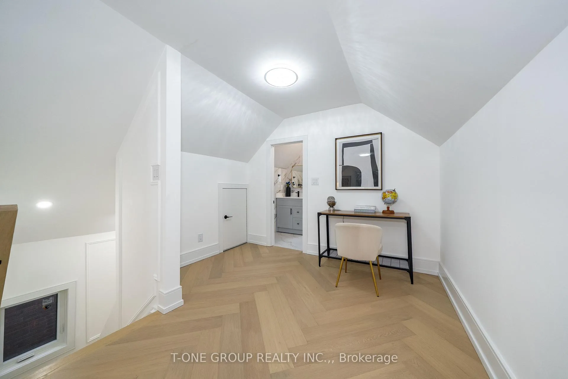 Photo 23 of 177 Glendale Avenue, Toronto, High Park-Swansea — HOMEH