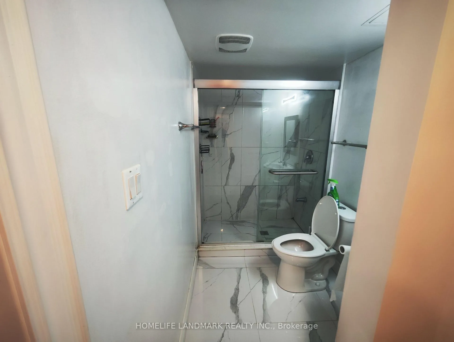Photo 8 of 5 Southvale (Basement) Drive, Vaughan, Patterson — HOMEH