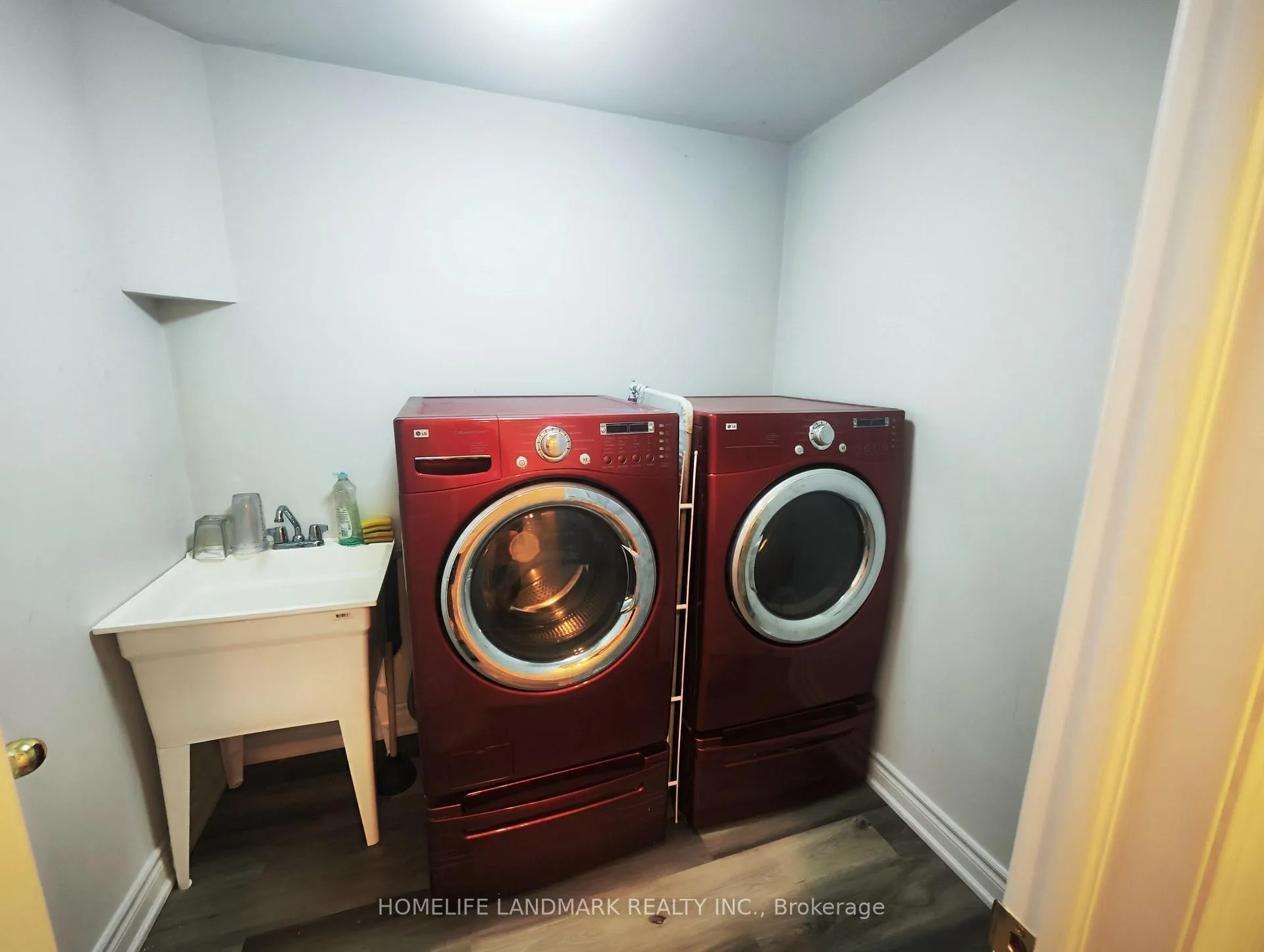 Photo 11 of 5 Southvale (Basement) Drive, Vaughan, Patterson — HOMEH