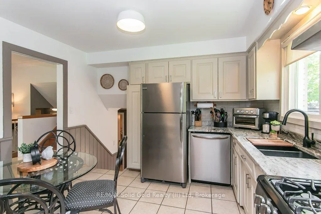 Photo 10 of 78 Inwood Crescent, Kitchener — HOMEH