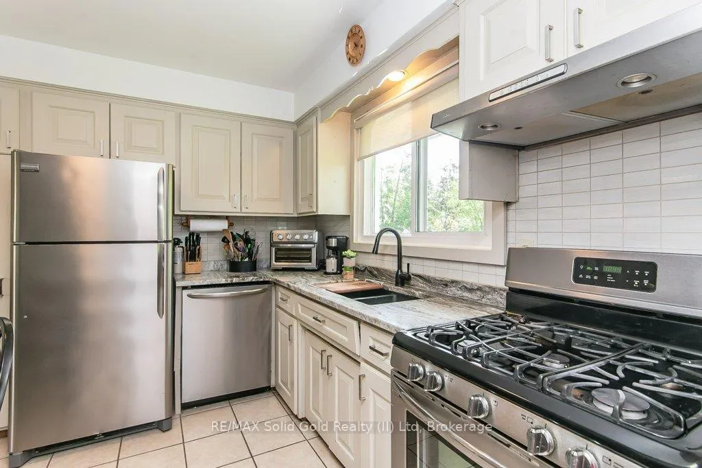 Photo 13 of 78 Inwood Crescent, Kitchener — HOMEH