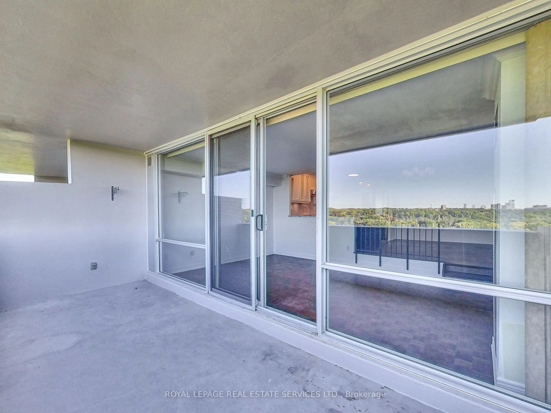 Photo 14 of Unit 1302, 240 Scarlett Road, Toronto, Rockcliffe-Smythe — HOMEH