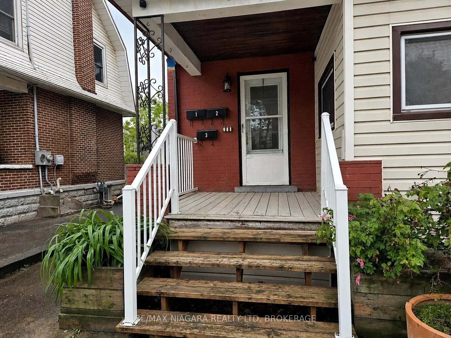 Front of Unit 3, 23 Avenue Place