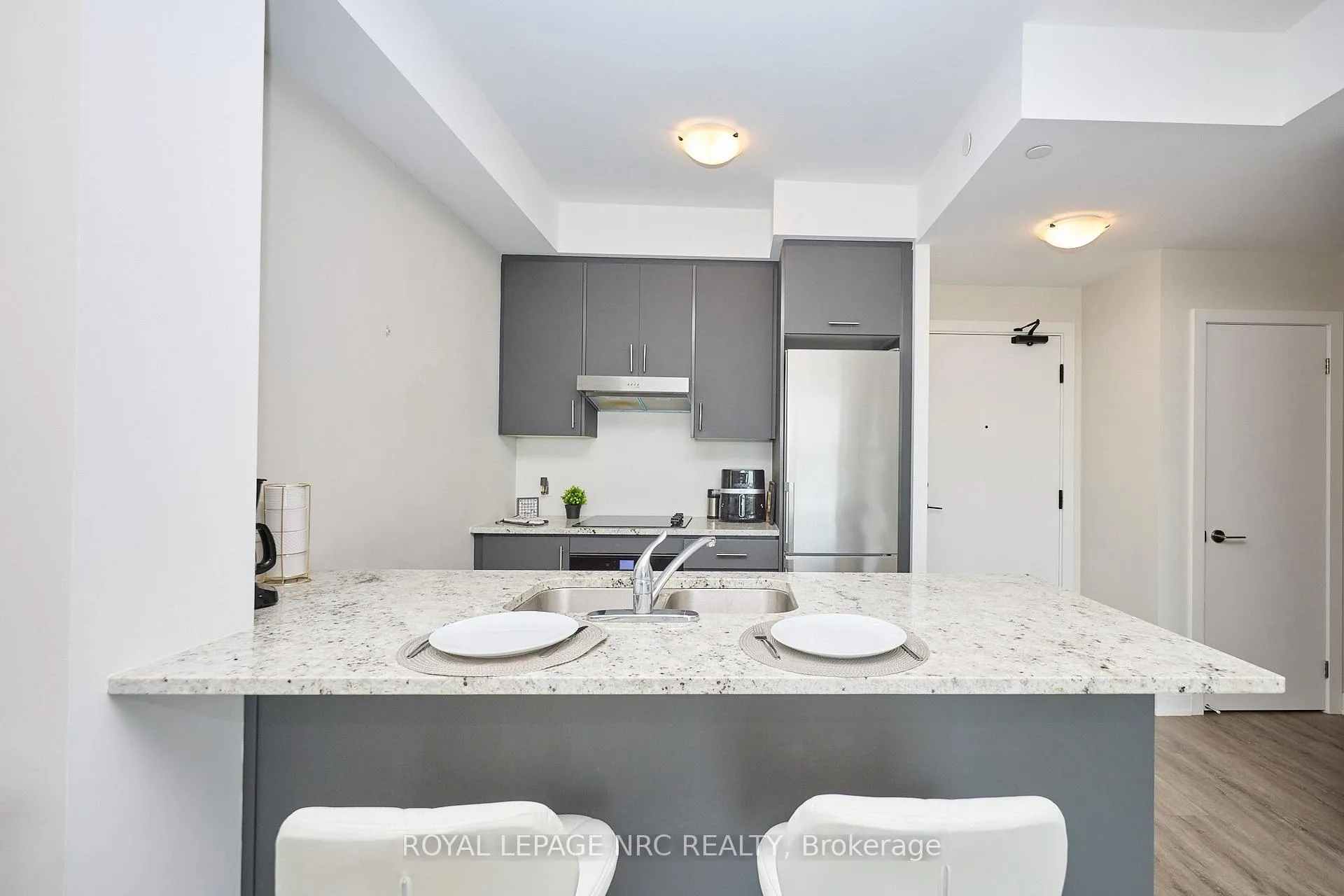 Photo 9 of Unit 221, 600 North Service Road, Hamilton, Lakeshore — HOMEH