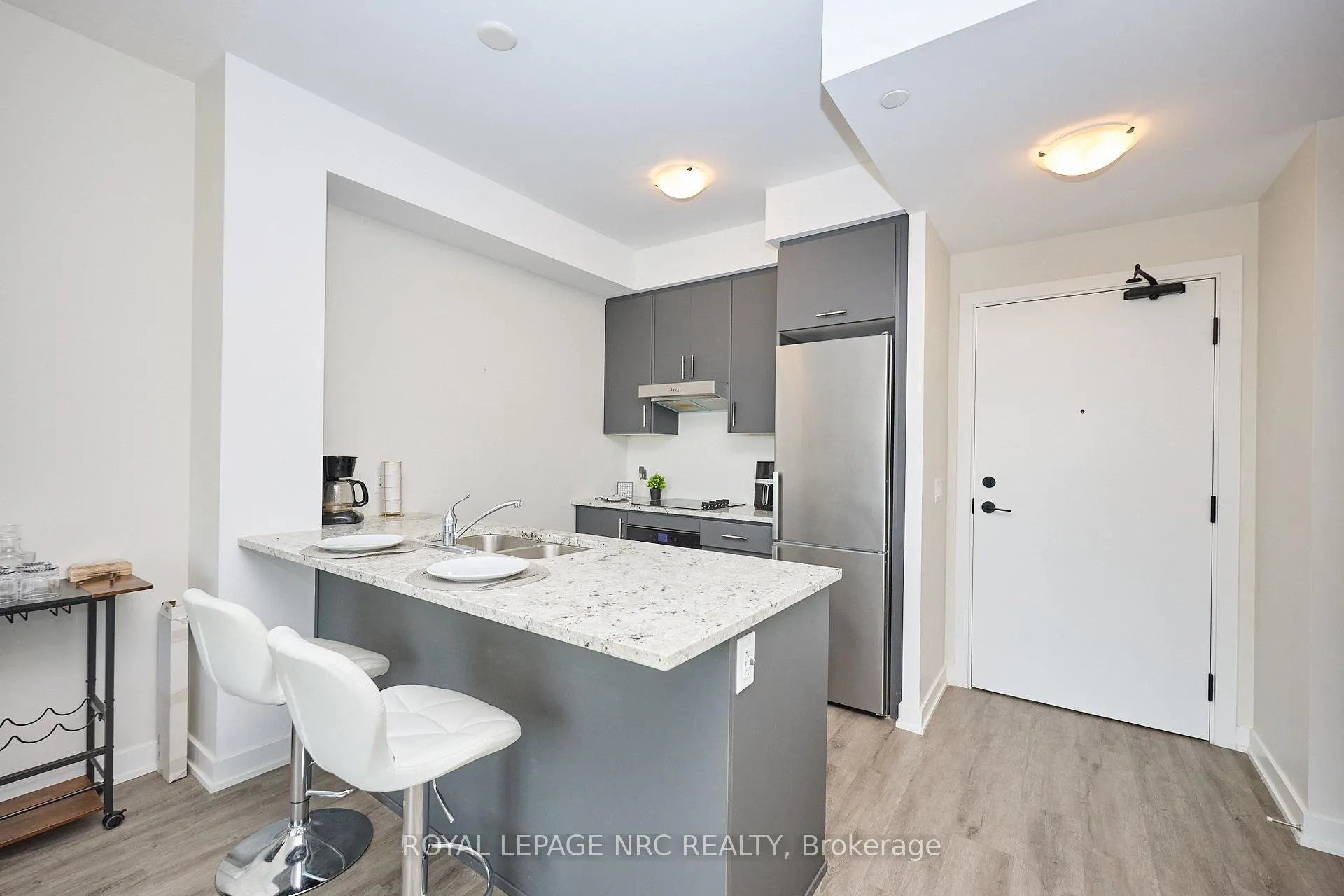 Photo 10 of Unit 221, 600 North Service Road, Hamilton, Lakeshore — HOMEH