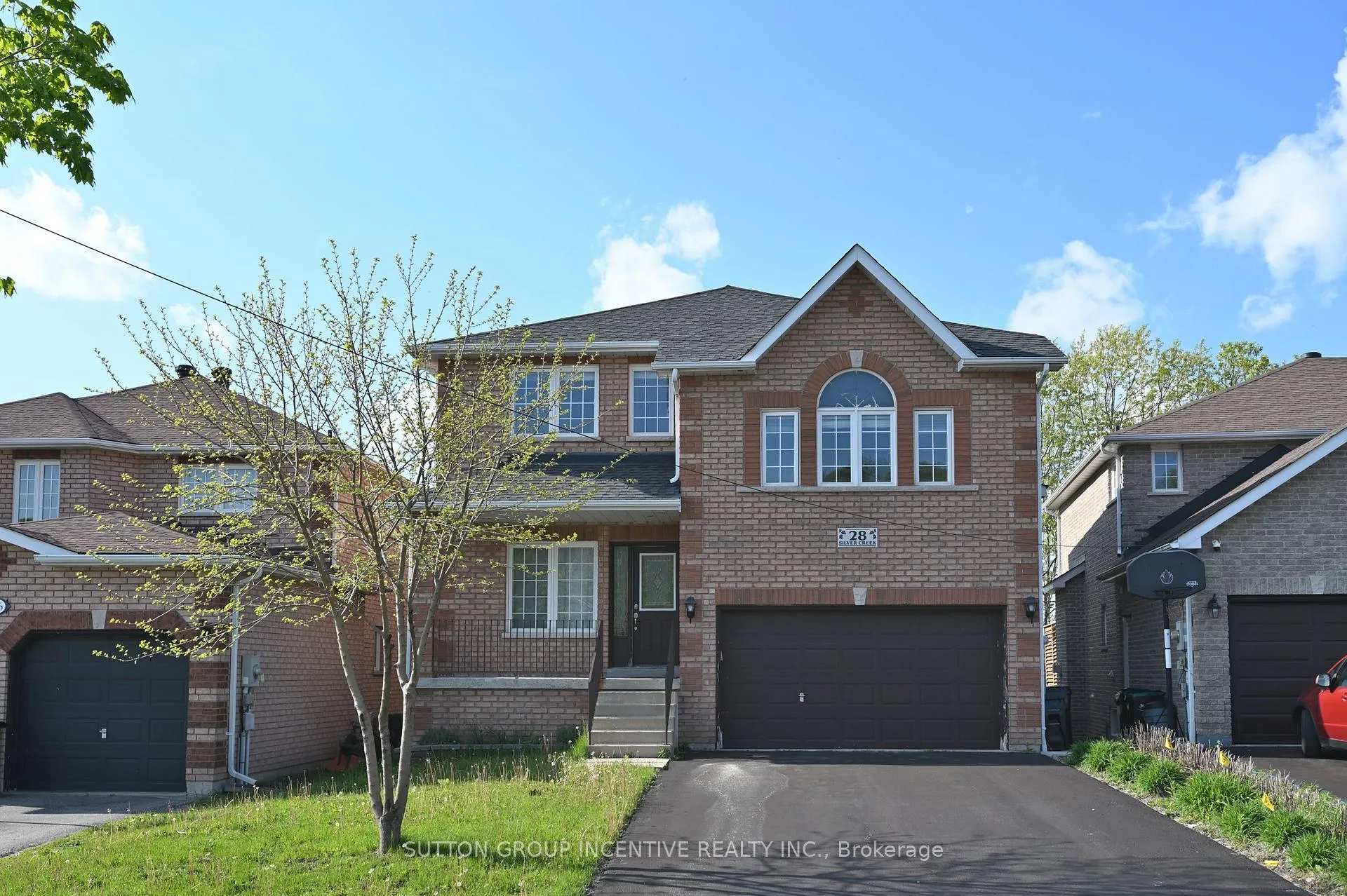 Front of Unit UPPER, 28 Silvercreek Crescent