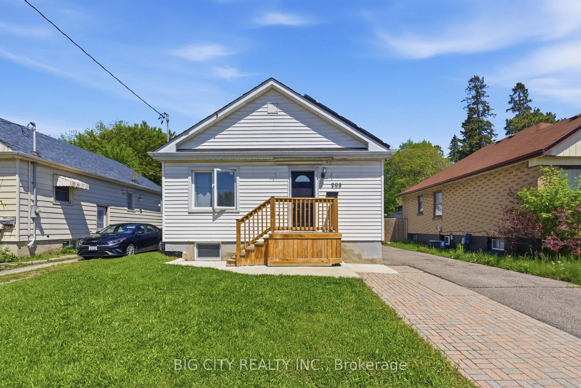 Front of Unit (Lower), 203 Park Road
