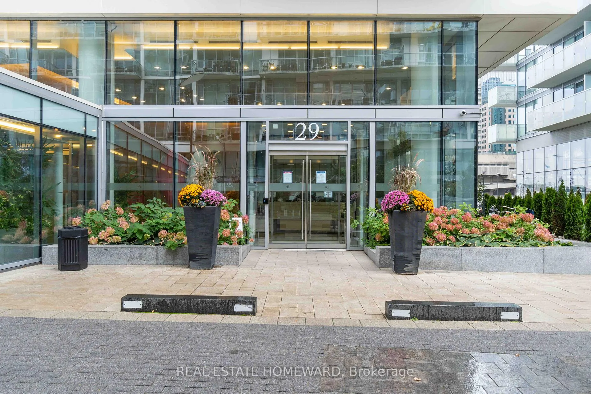 Photo 3 of Unit 1015, 29 Queens Quay E, Toronto, Waterfront Communities — HOMEH