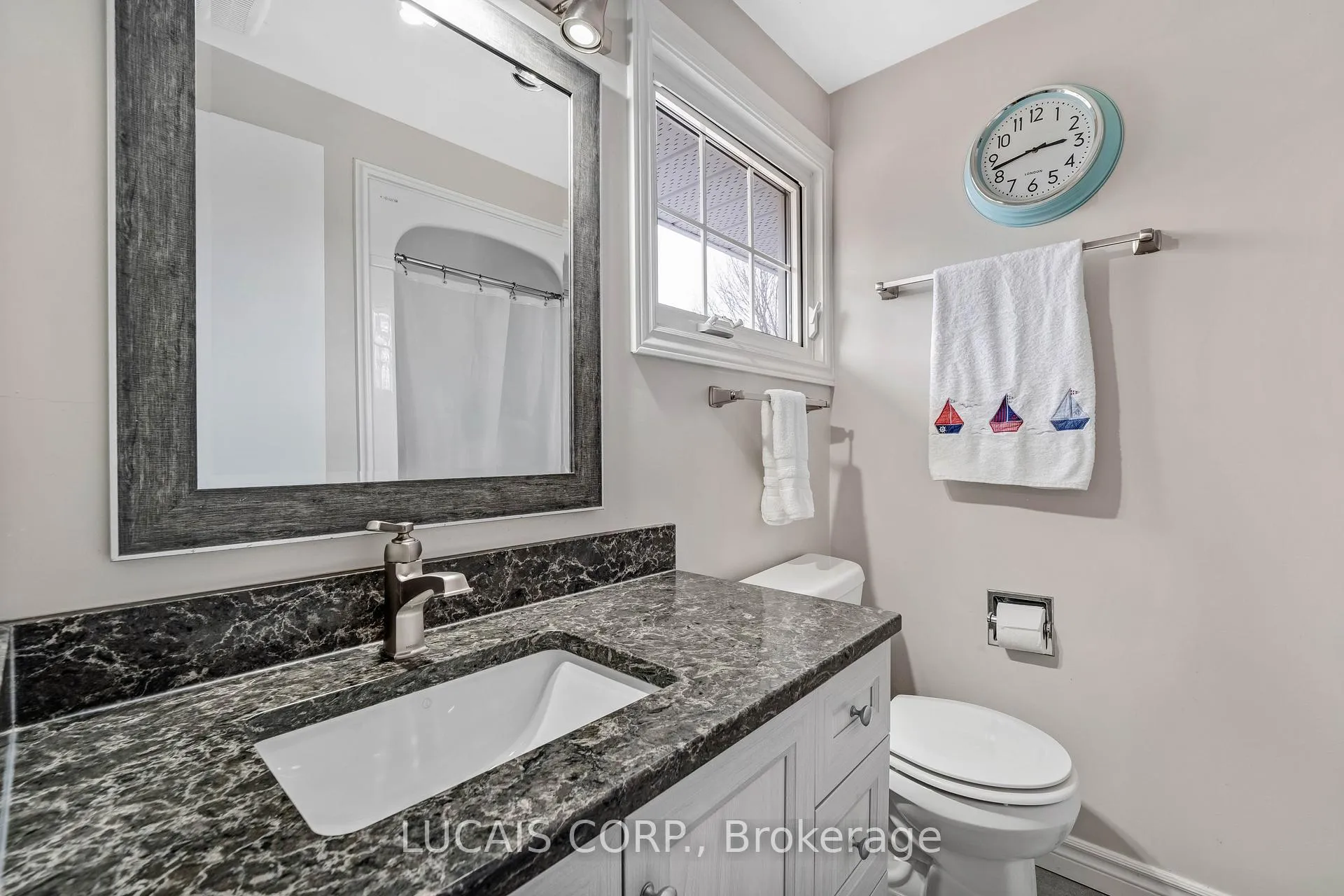 Photo 17 of 163 Stevenson Crescent, Renfrew — HOMEH