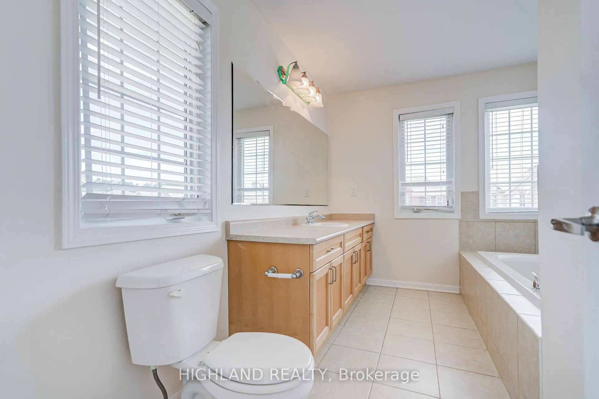 Photo 21 of 513 Tyrone Crescent, Milton, Willmott — HOMEH