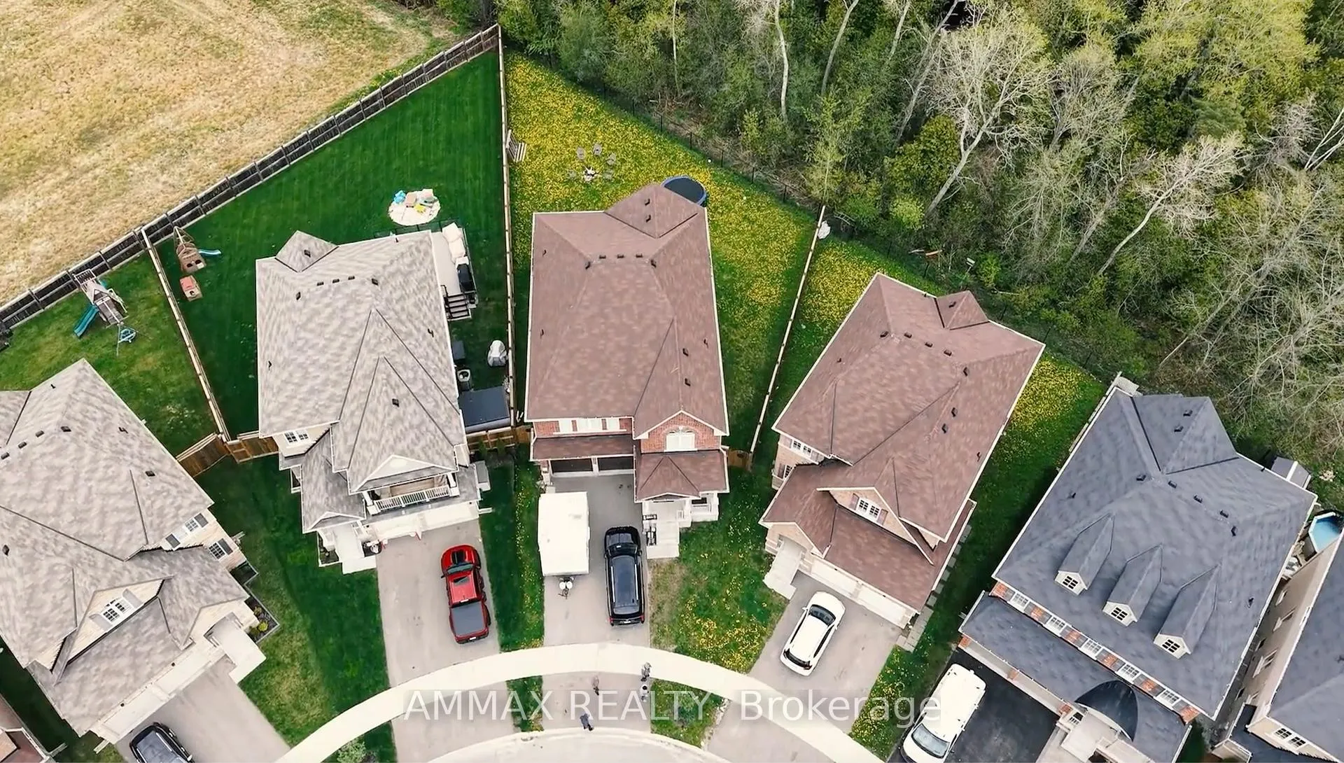 Photo 3 of 261 Bruce Cameron Drive, Clarington, Bowmanville — HOMEH