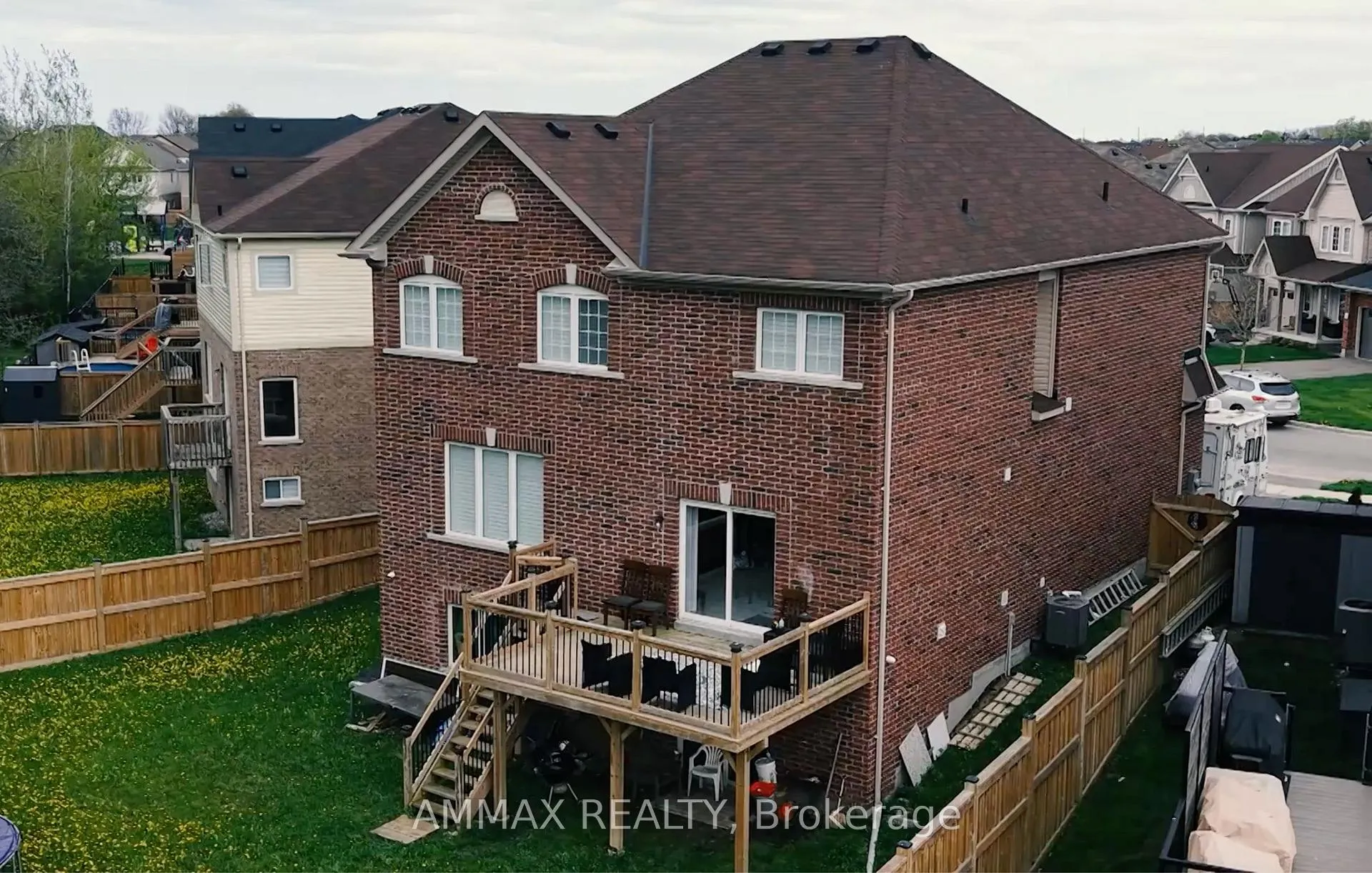 Photo 4 of 261 Bruce Cameron Drive, Clarington, Bowmanville — HOMEH