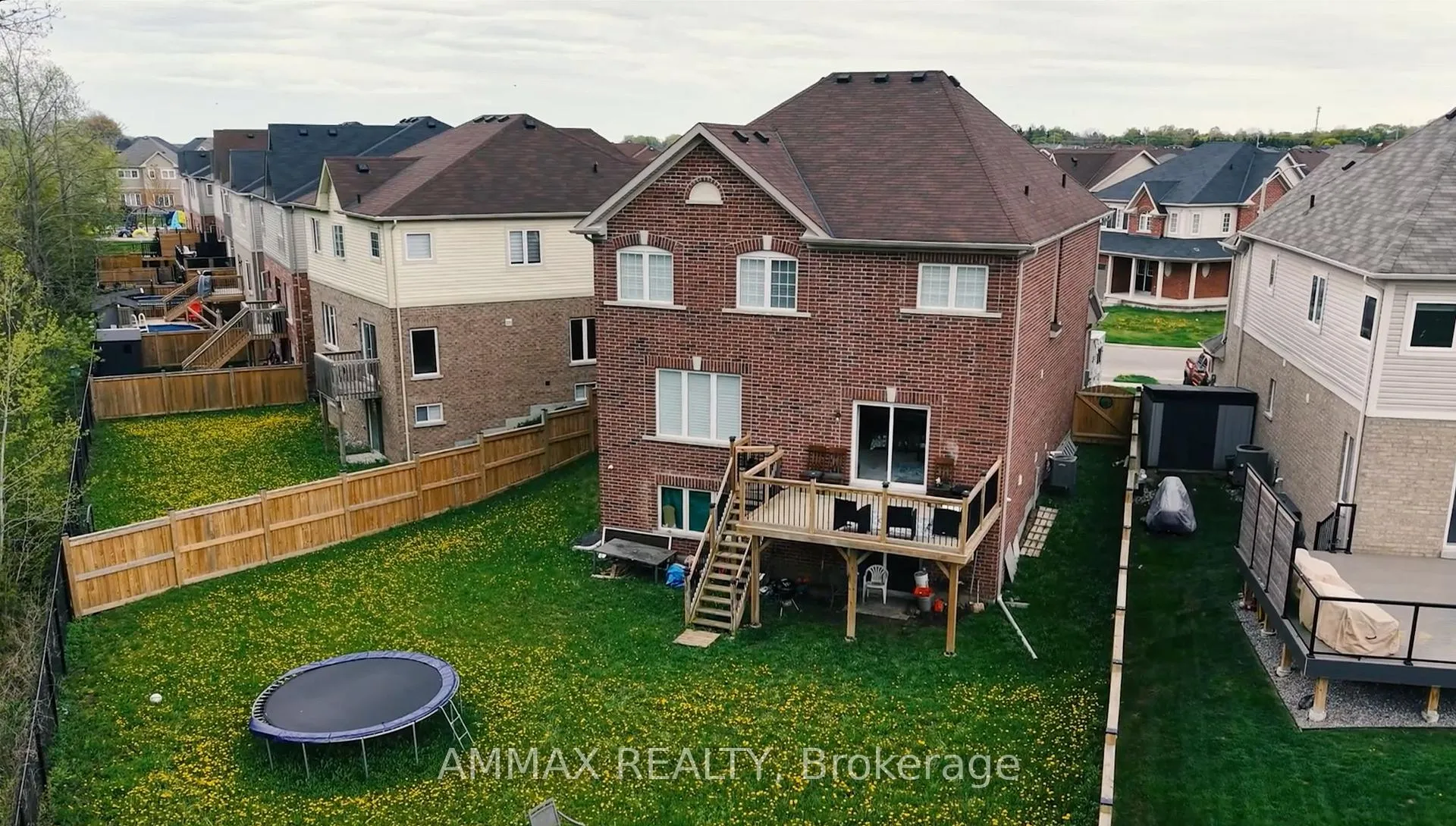 Photo 5 of 261 Bruce Cameron Drive, Clarington, Bowmanville — HOMEH