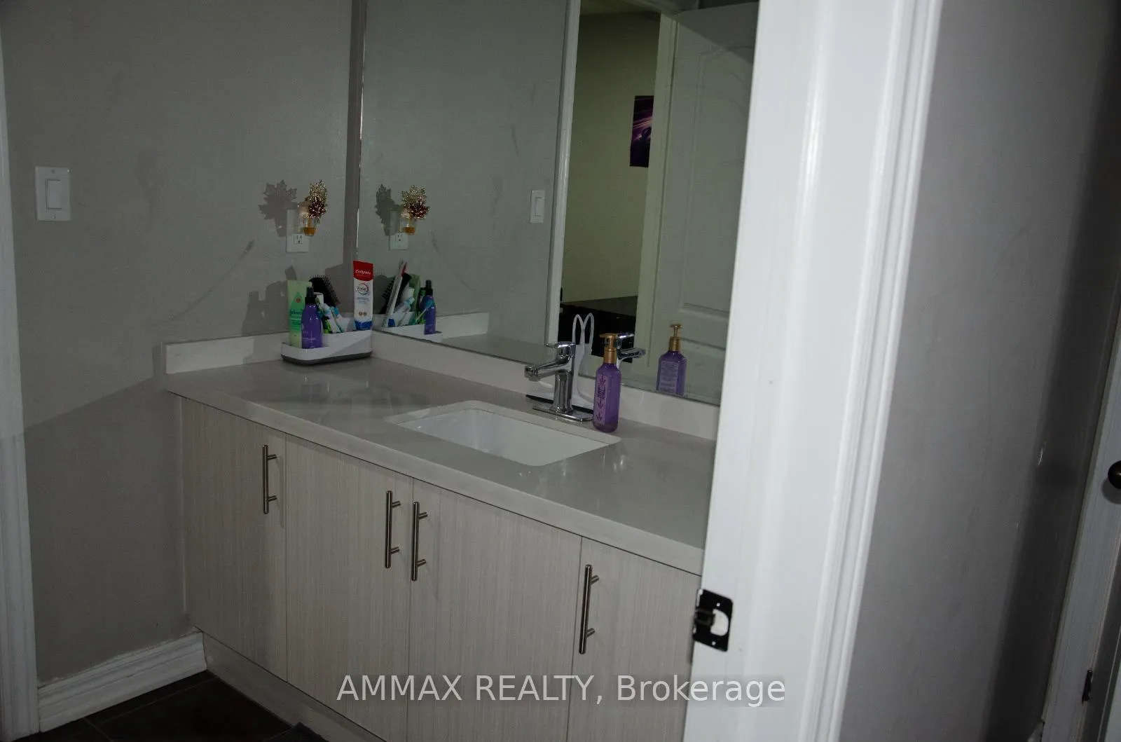 Photo 29 of 261 Bruce Cameron Drive, Clarington, Bowmanville — HOMEH