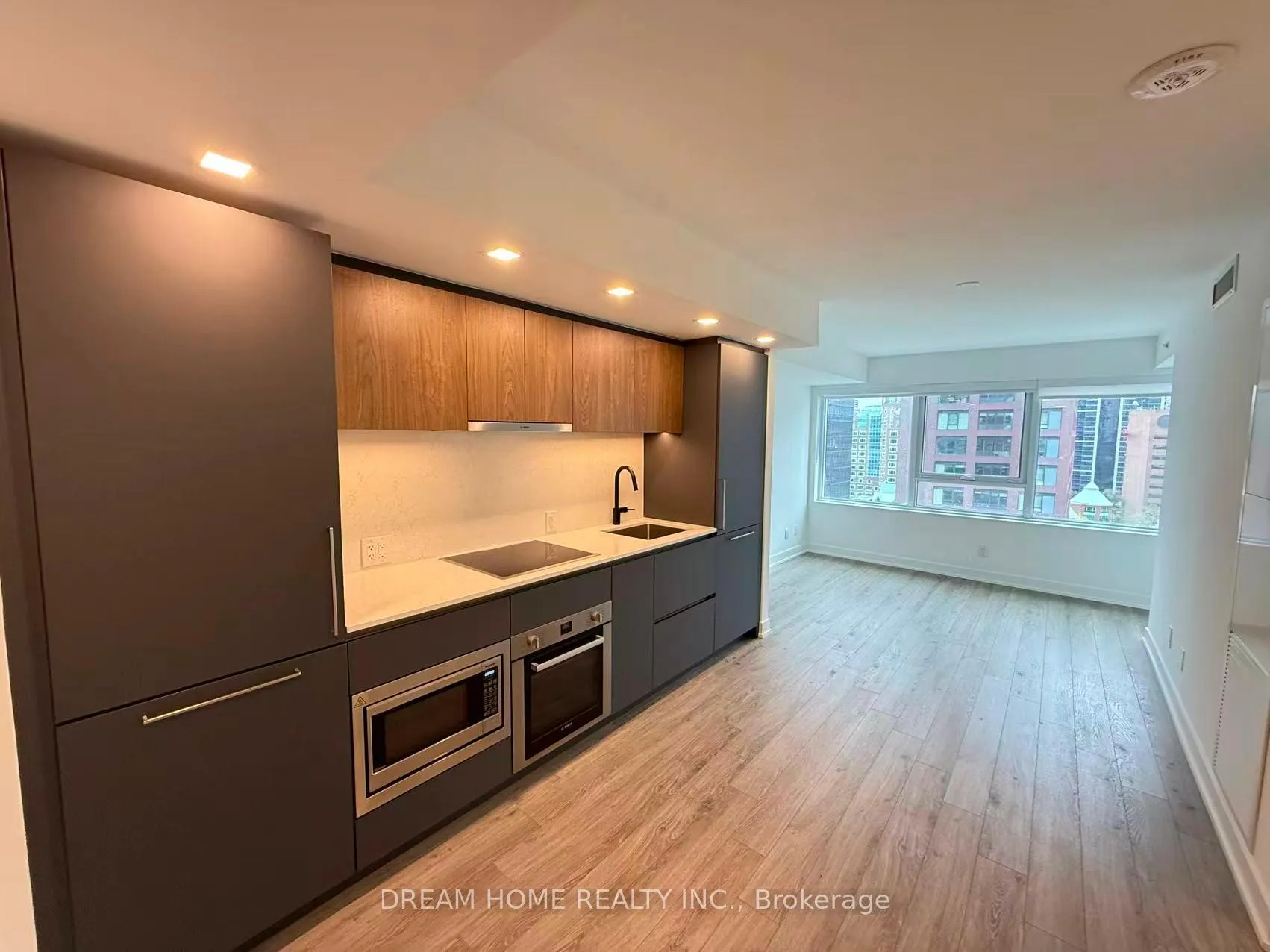 Photo 3 of Unit 1403, 609 Sherbourne Street, Toronto, North St. James Town — HOMEH