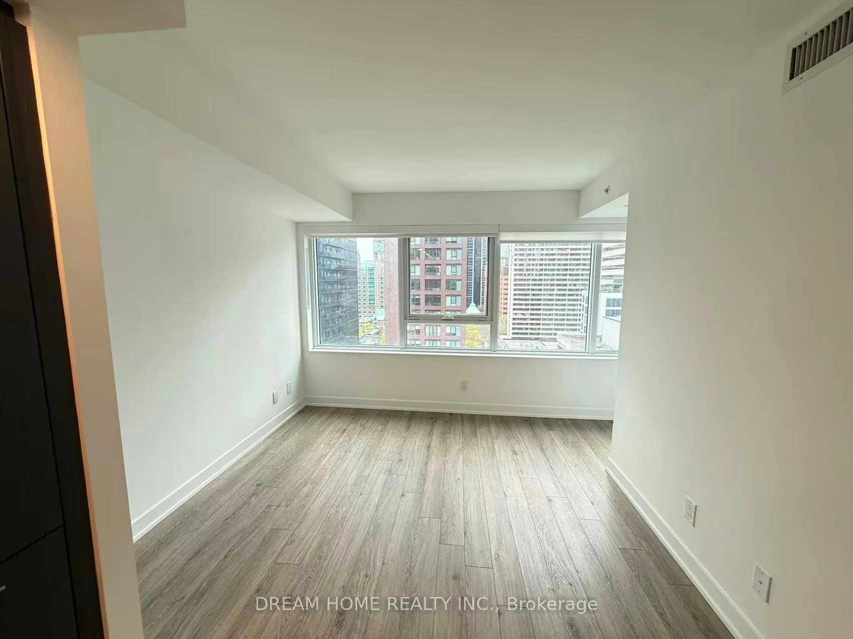 Photo 4 of Unit 1403, 609 Sherbourne Street, Toronto, North St. James Town — HOMEH