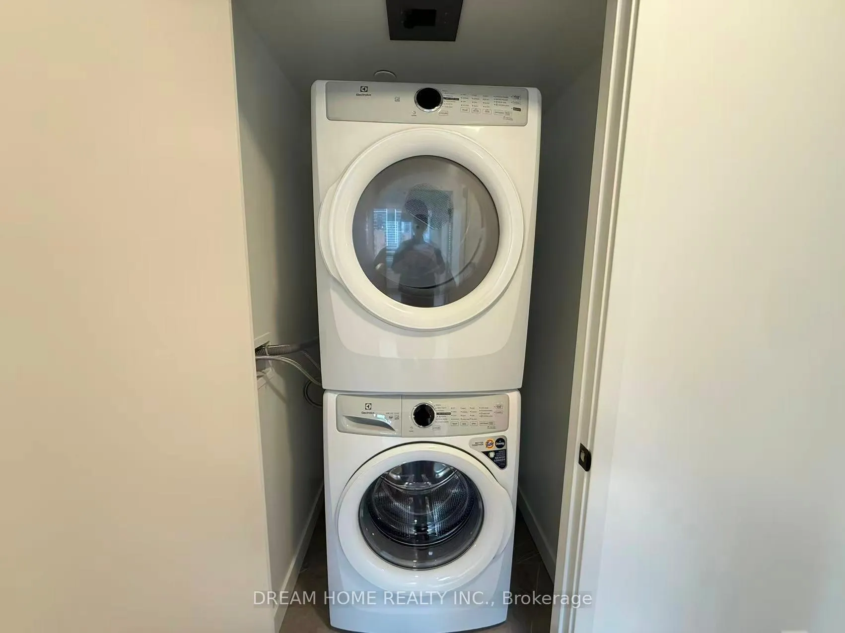 Photo 8 of Unit 1403, 609 Sherbourne Street, Toronto, North St. James Town — HOMEH