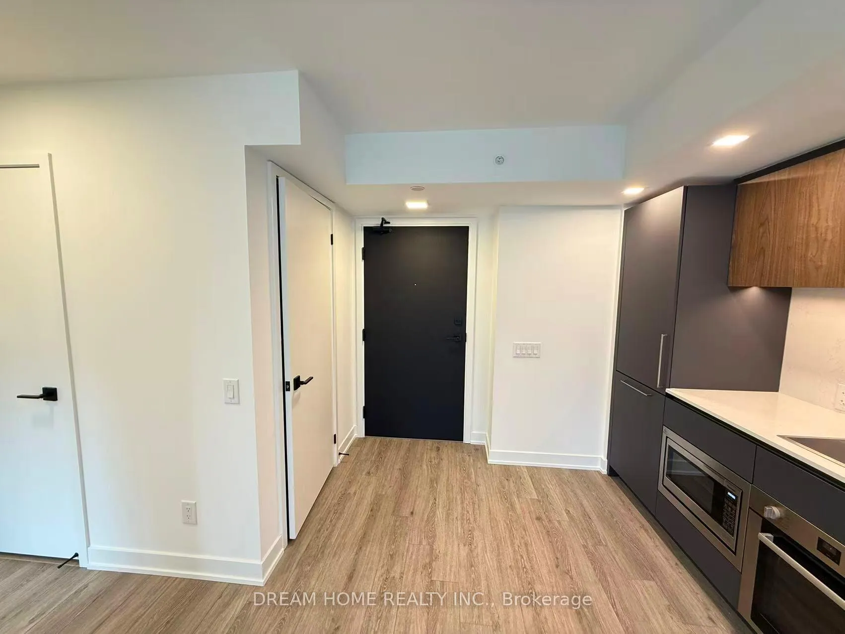 Photo 9 of Unit 1403, 609 Sherbourne Street, Toronto, North St. James Town — HOMEH