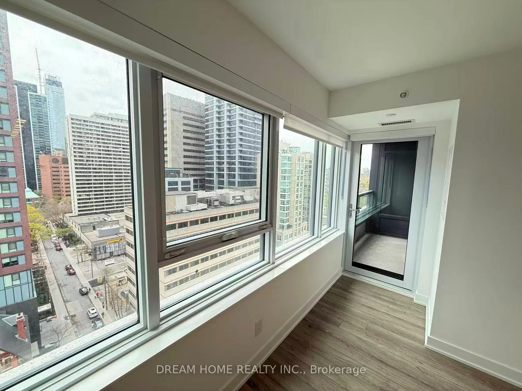 Photo 10 of Unit 1403, 609 Sherbourne Street, Toronto, North St. James Town — HOMEH