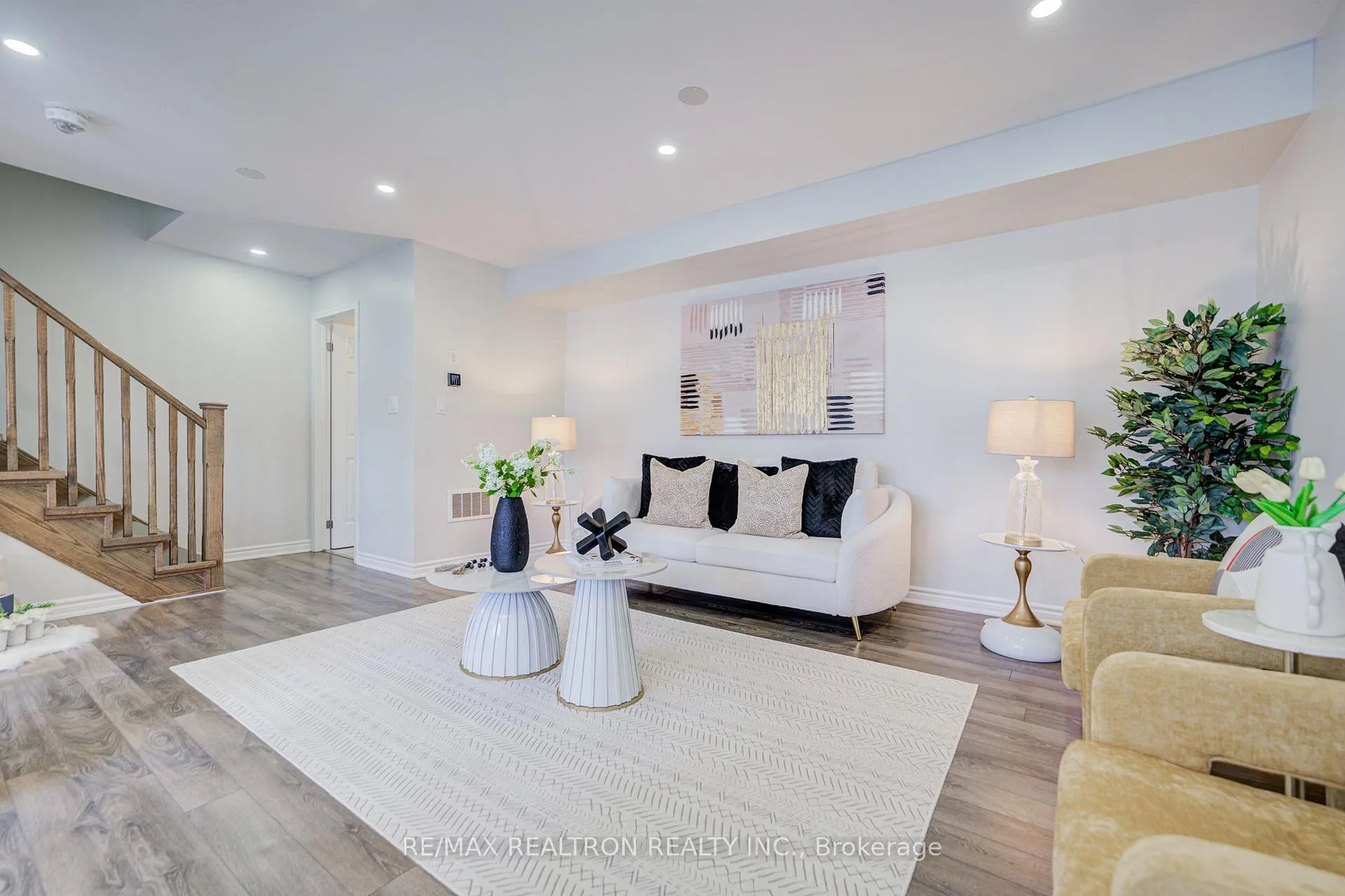 Photo 10 of 1020 Dragonfly Avenue, Pickering, Rural Pickering — HOMEH