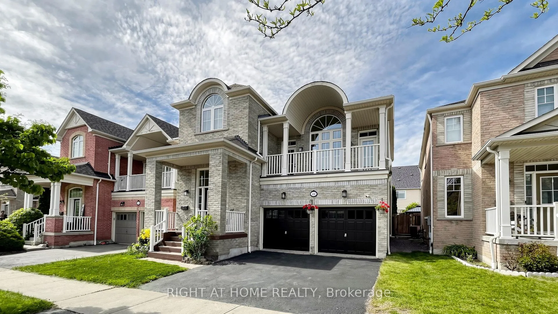 Photo 2 of 22 Byram Downs Street, Ajax, Central East — HOMEH