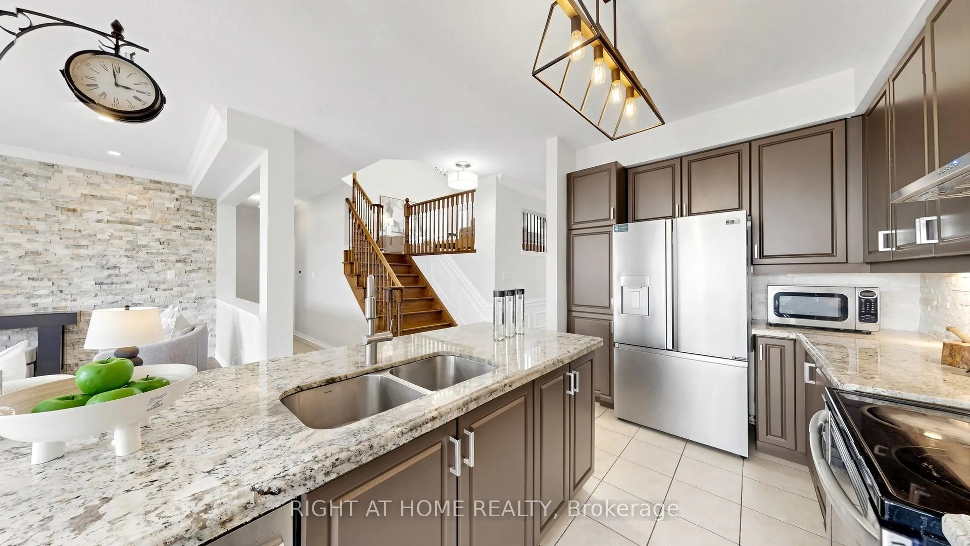 Photo 14 of 22 Byram Downs Street, Ajax, Central East — HOMEH