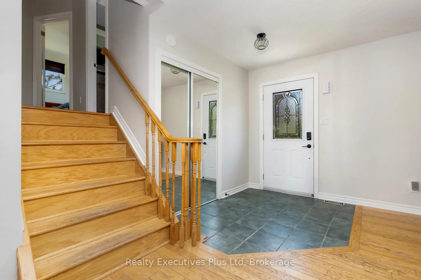 Photo 3 of 24 McConkey Place, Barrie, Allandale Heights — HOMEH