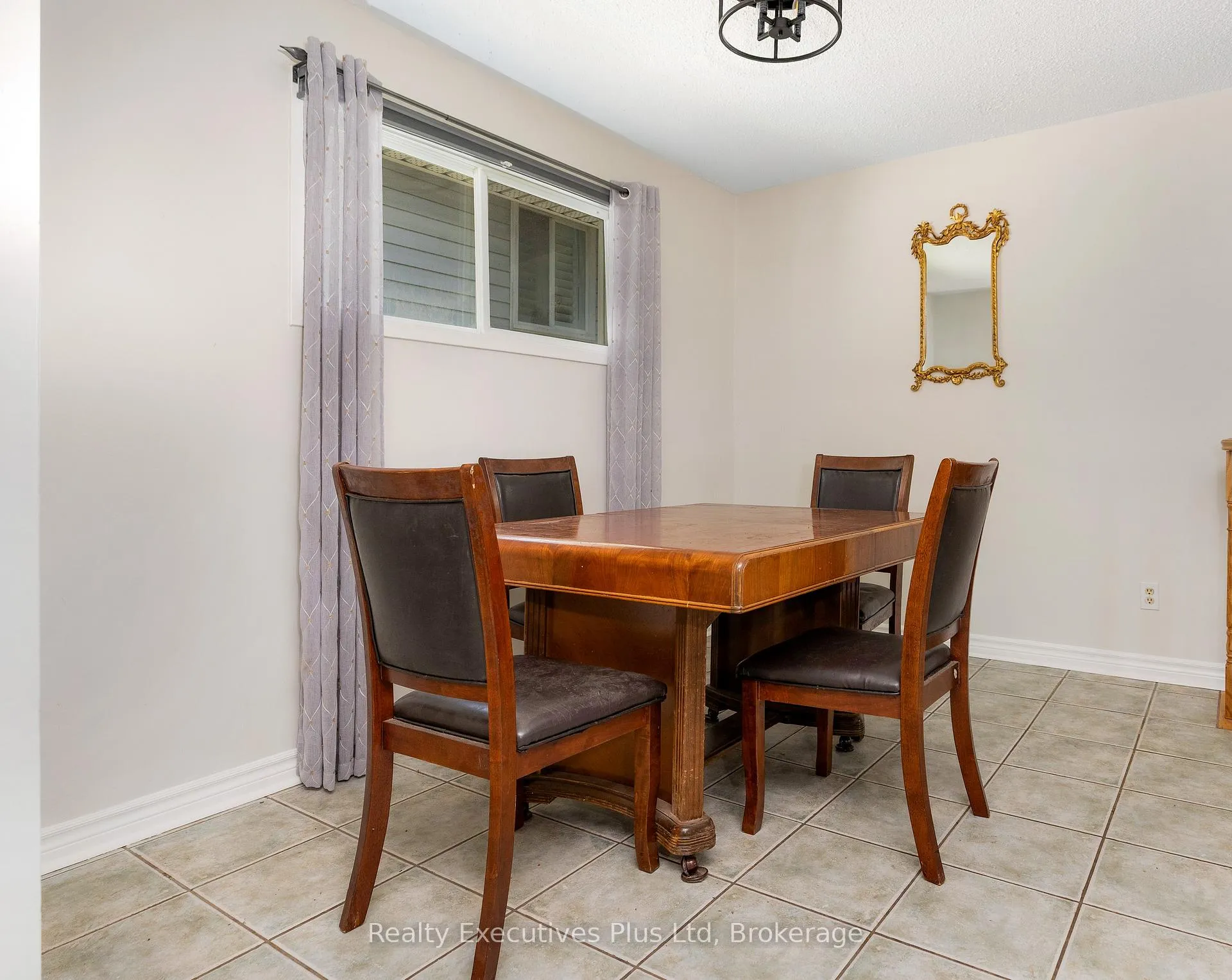 Photo 7 of 24 McConkey Place, Barrie, Allandale Heights — HOMEH