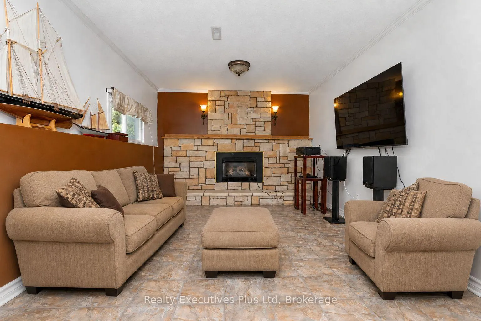 Photo 11 of 24 McConkey Place, Barrie, Allandale Heights — HOMEH