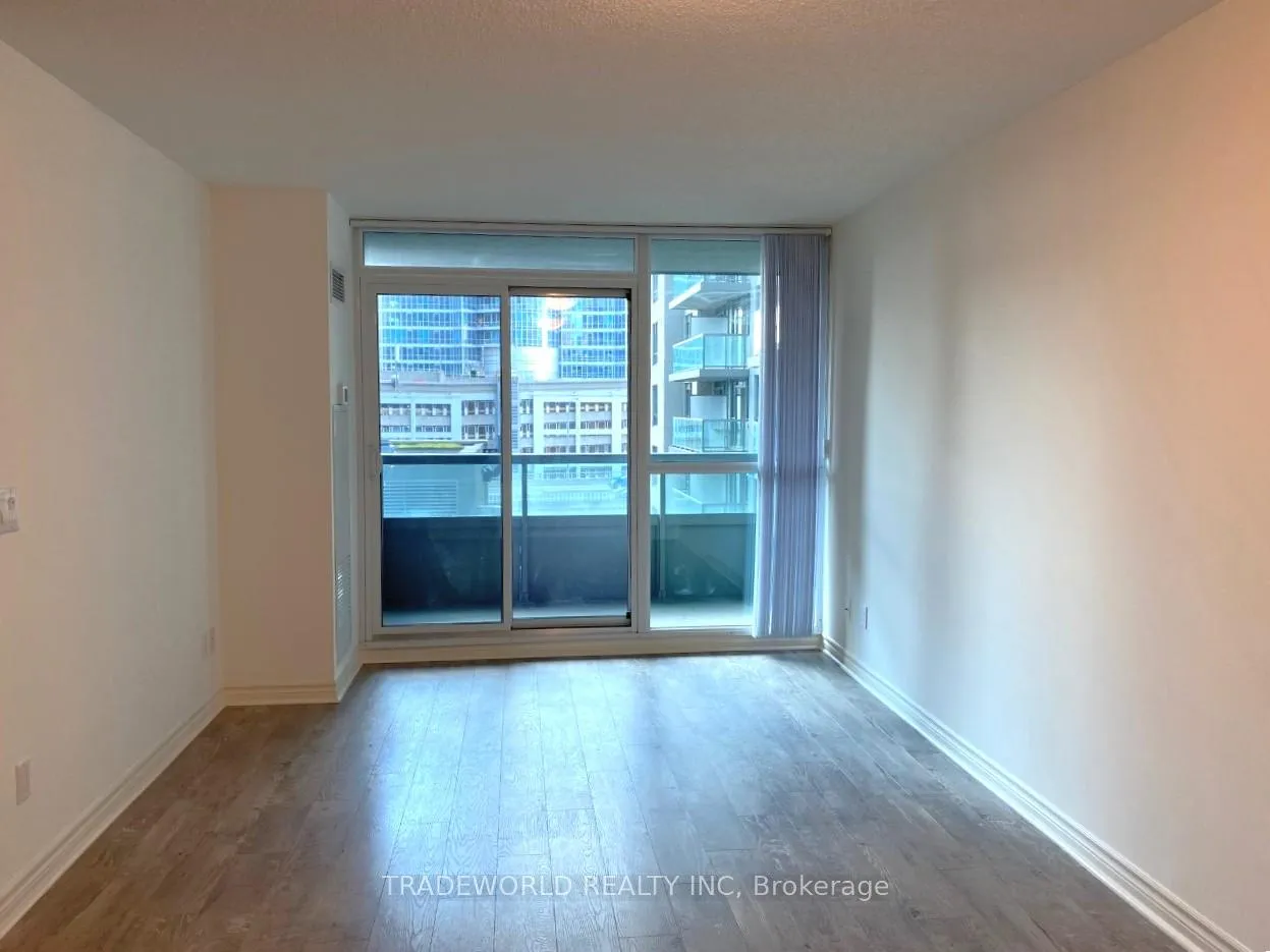 Photo 2 of Unit 727, 25 Lower Simcoe Street, Toronto, Waterfront Communities — HOMEH