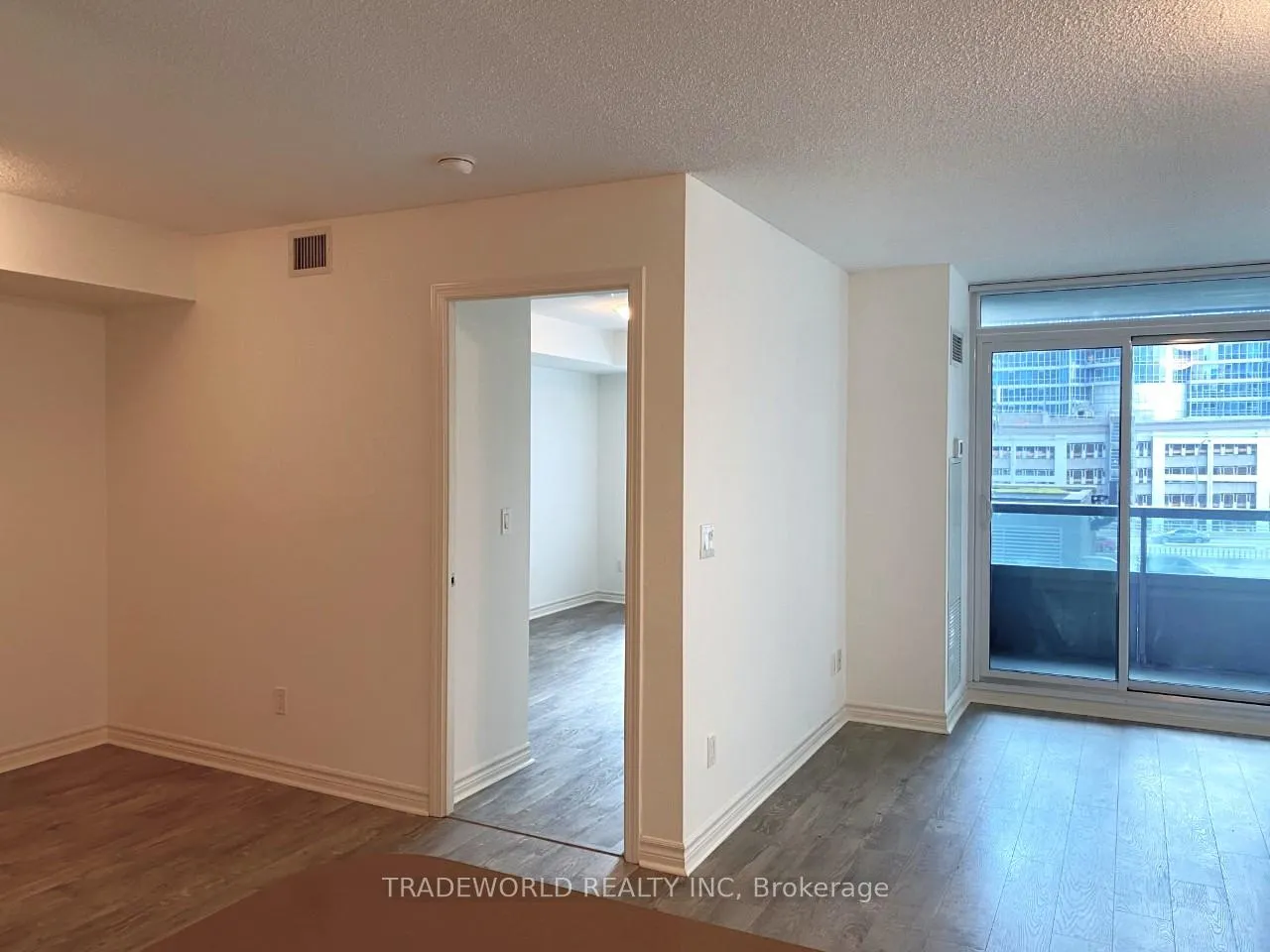 Photo 3 of Unit 727, 25 Lower Simcoe Street, Toronto, Waterfront Communities — HOMEH