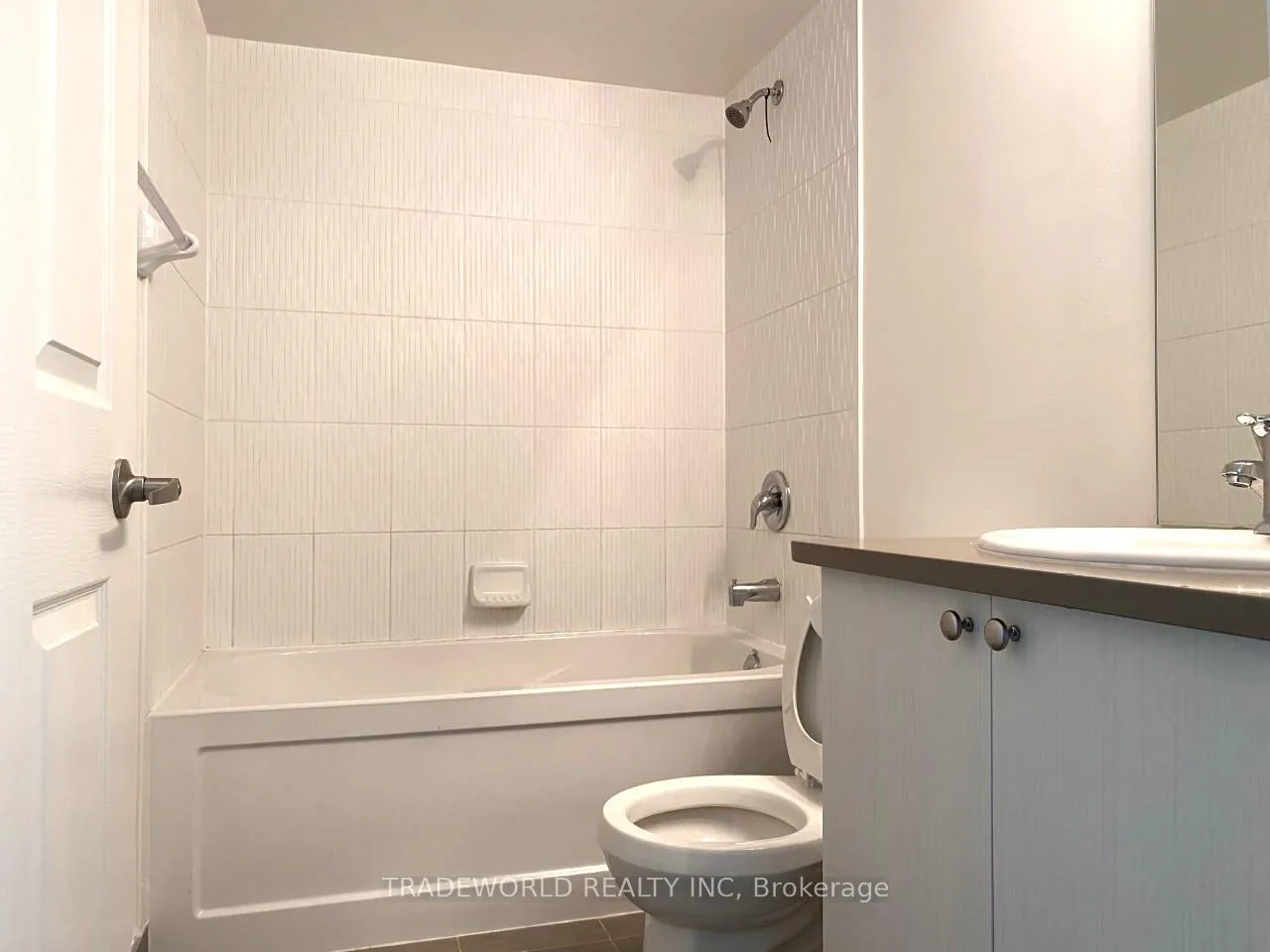 Photo 9 of Unit 727, 25 Lower Simcoe Street, Toronto, Waterfront Communities — HOMEH