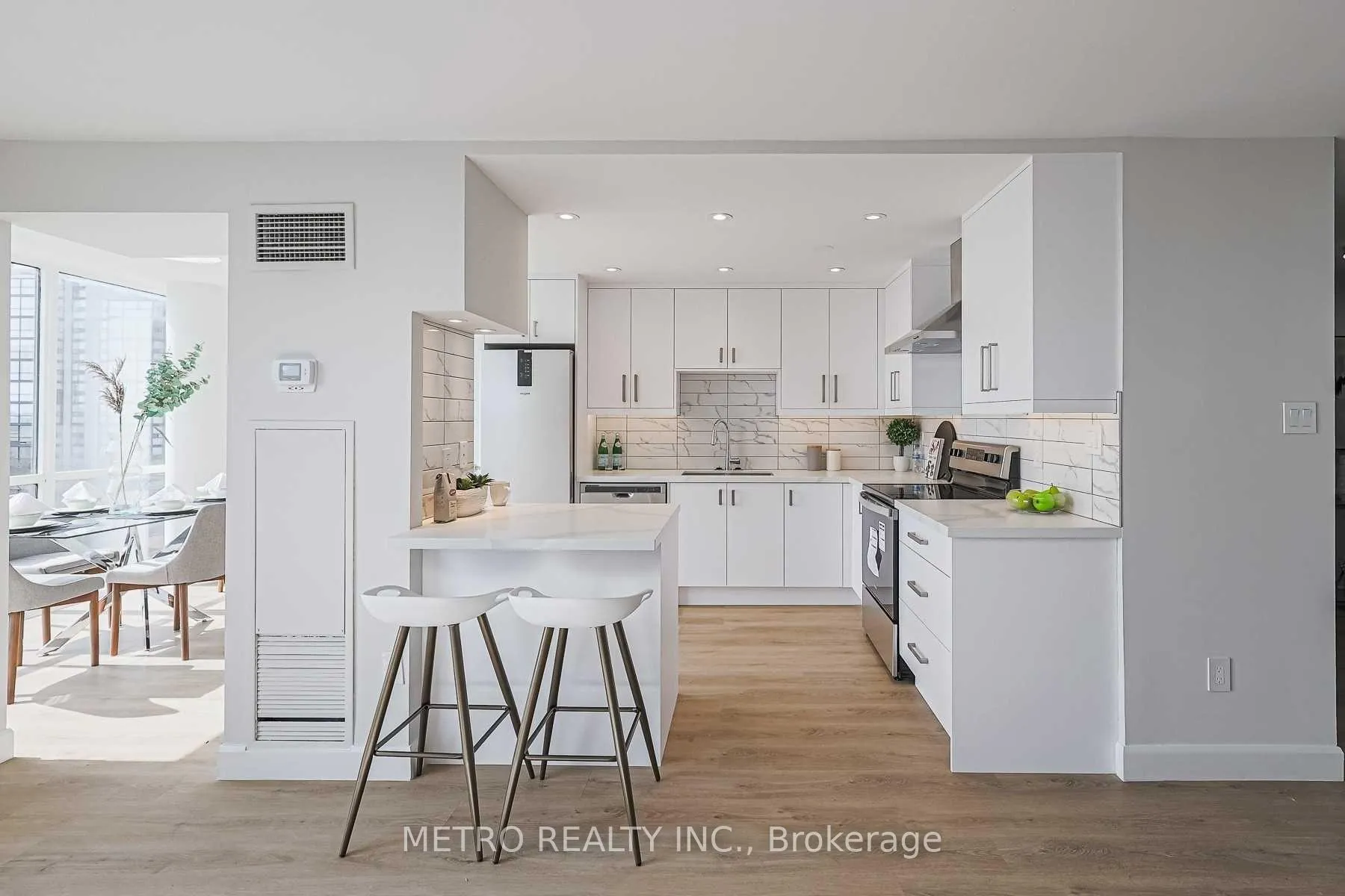 Photo 6 of Unit 706, 30 Harding Boulevard, Richmond Hill, Harding — HOMEH