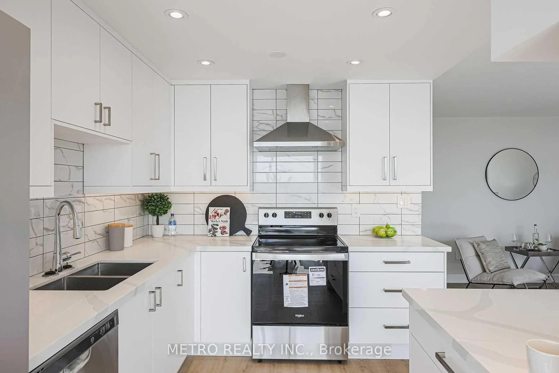 Photo 10 of Unit 706, 30 Harding Boulevard, Richmond Hill, Harding — HOMEH