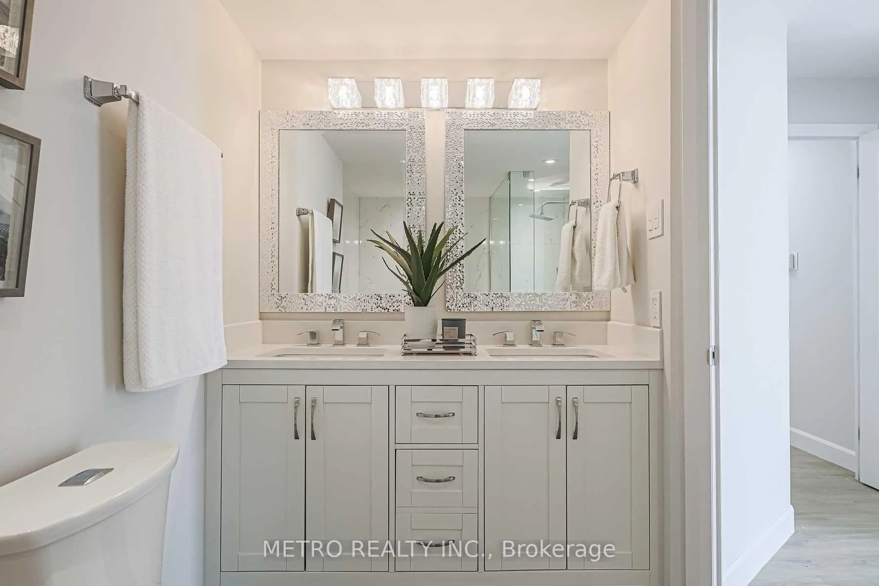 Photo 22 of Unit 706, 30 Harding Boulevard, Richmond Hill, Harding — HOMEH