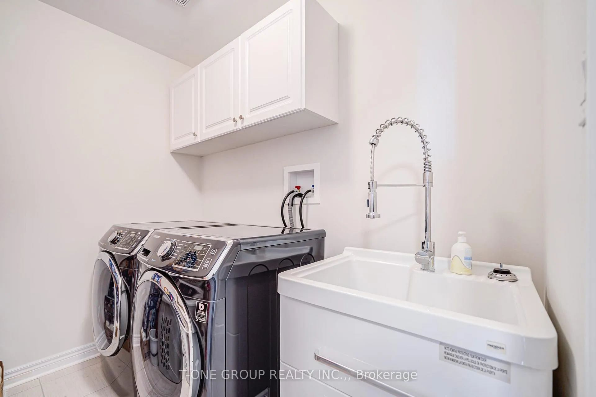 Photo 29 of 42 Christian Ritter Drive, Markham, Berczy — HOMEH