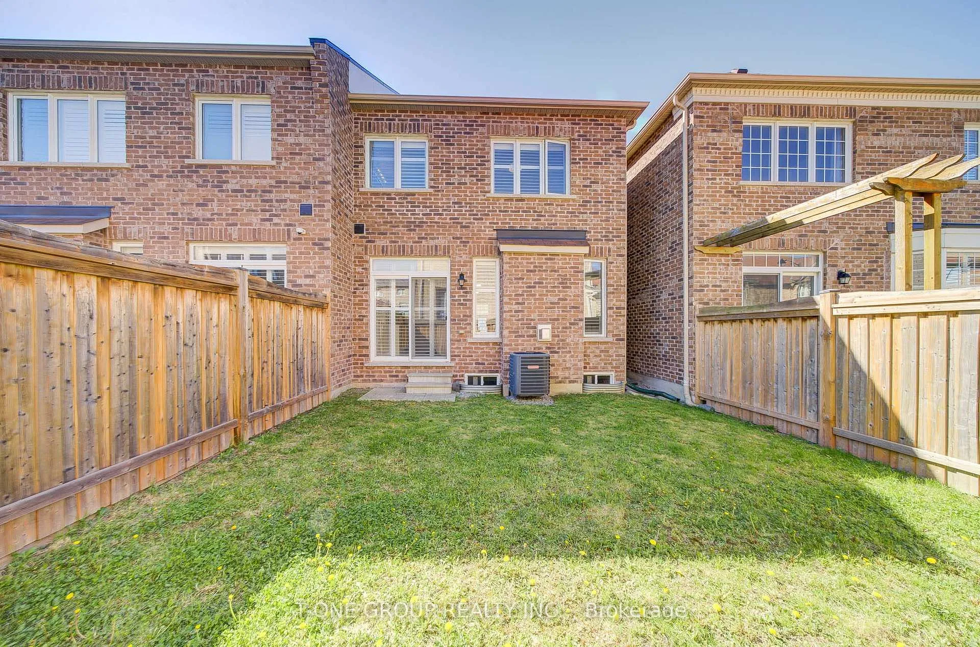 Photo 43 of 42 Christian Ritter Drive, Markham, Berczy — HOMEH